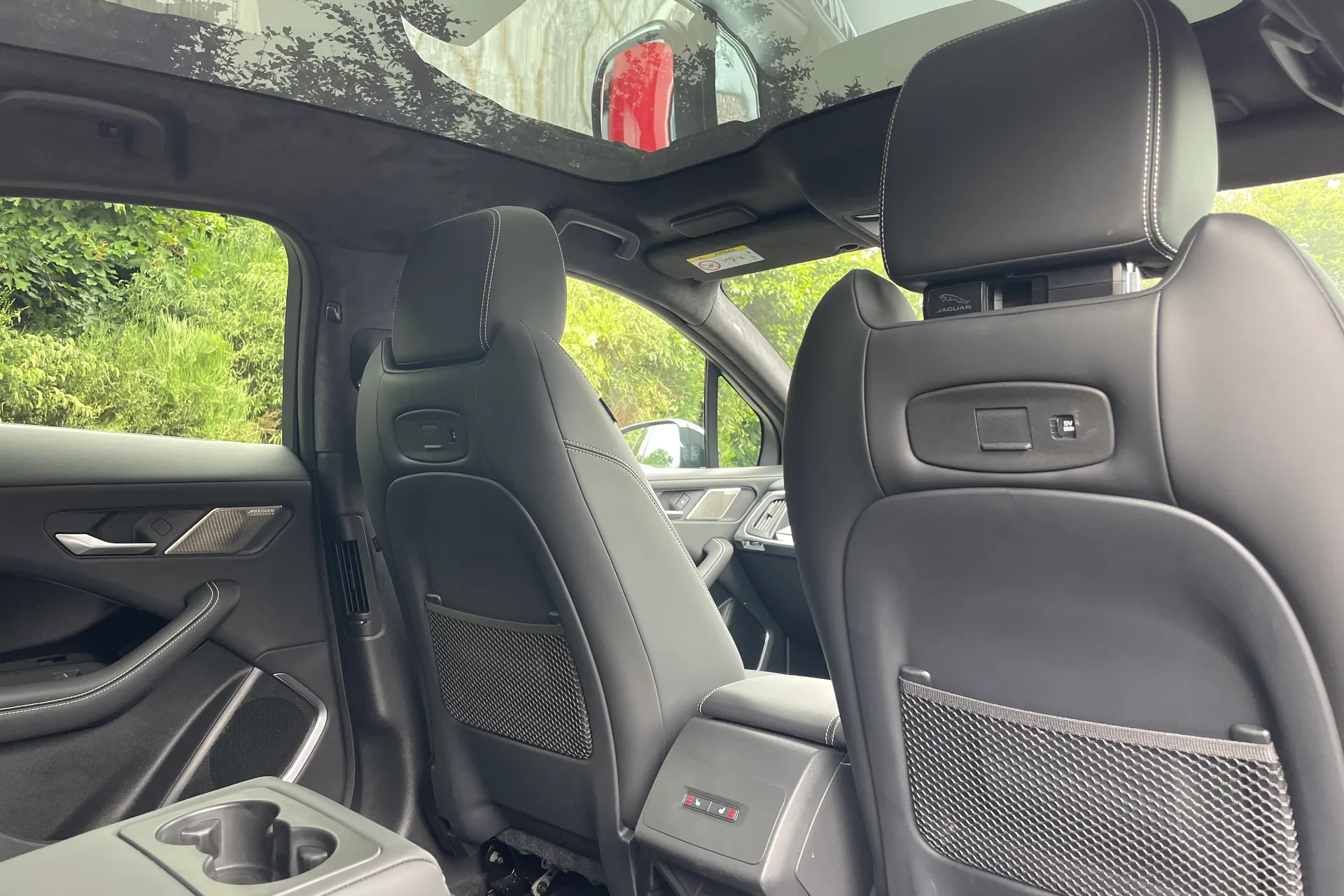 Jaguar I-PACE thumbnail image number 29