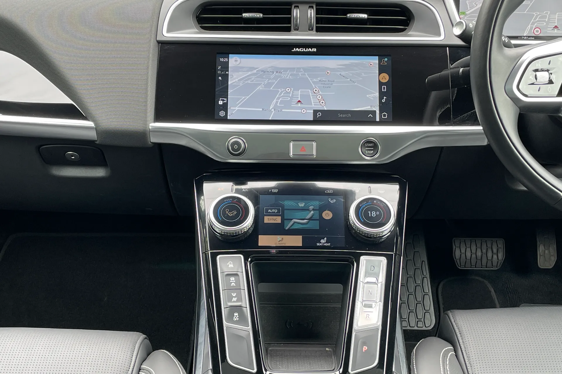 Jaguar I-PACE thumbnail image number 16