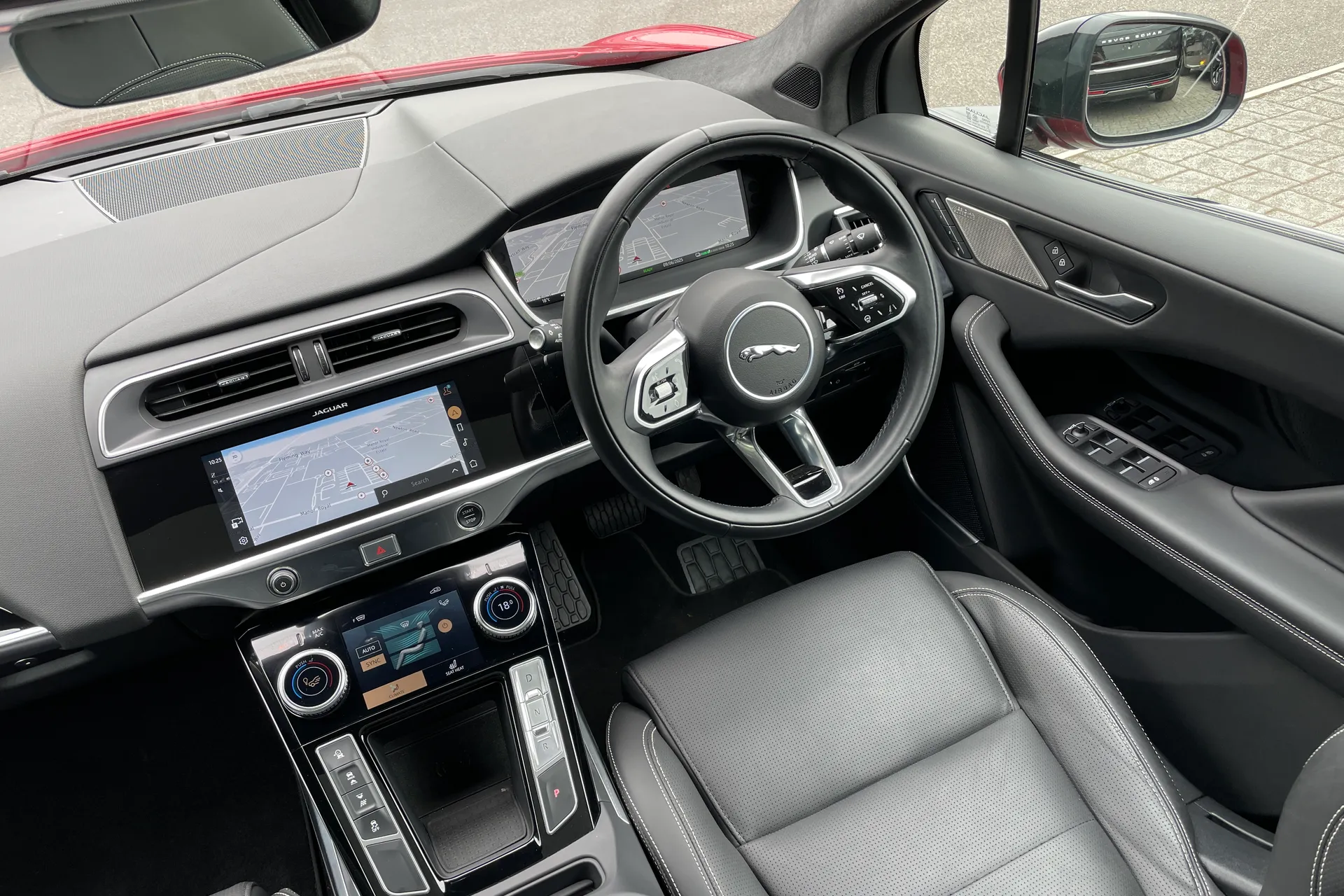 Jaguar I-PACE thumbnail image number 18