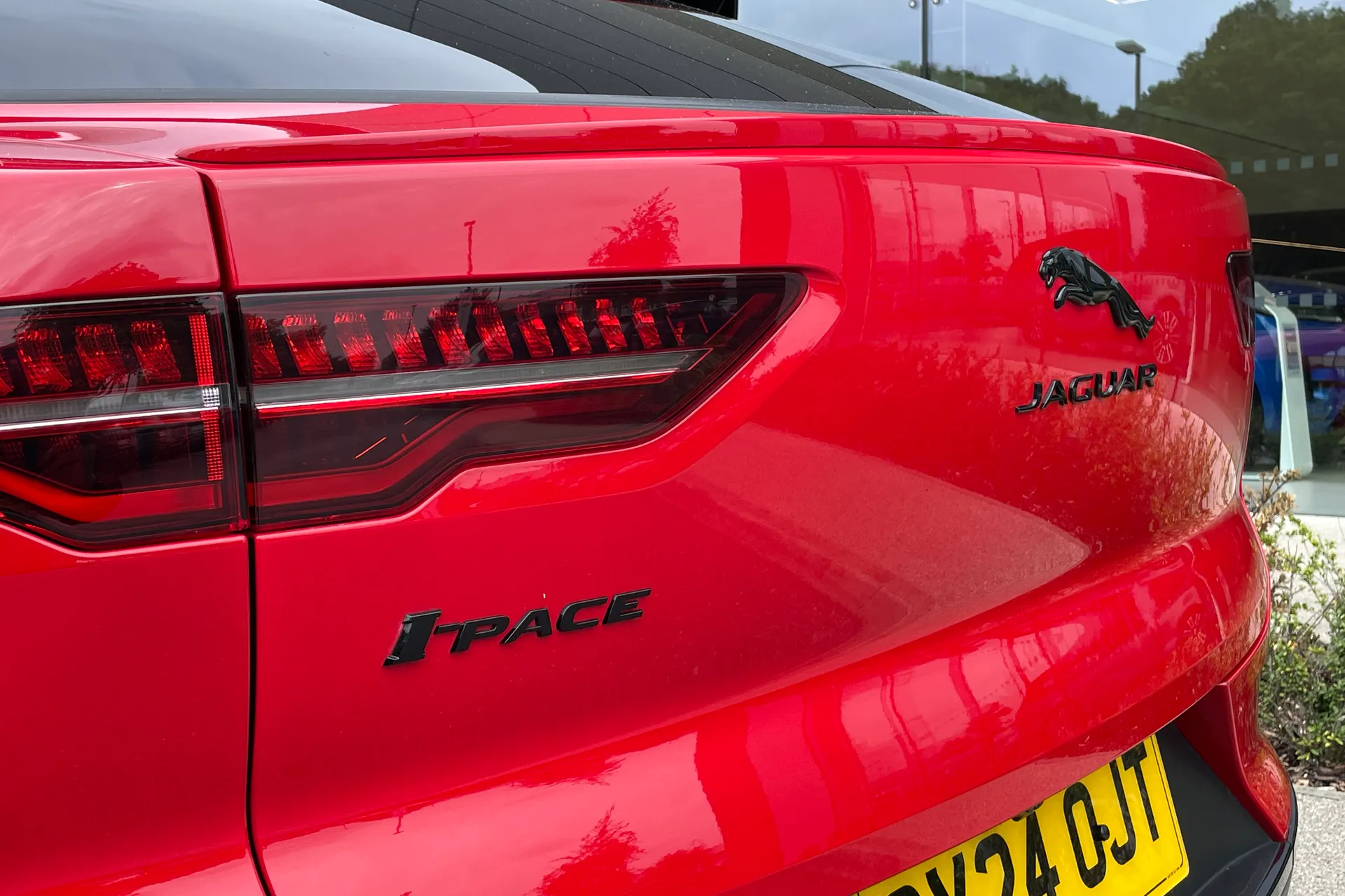 Jaguar I-PACE thumbnail image number 21