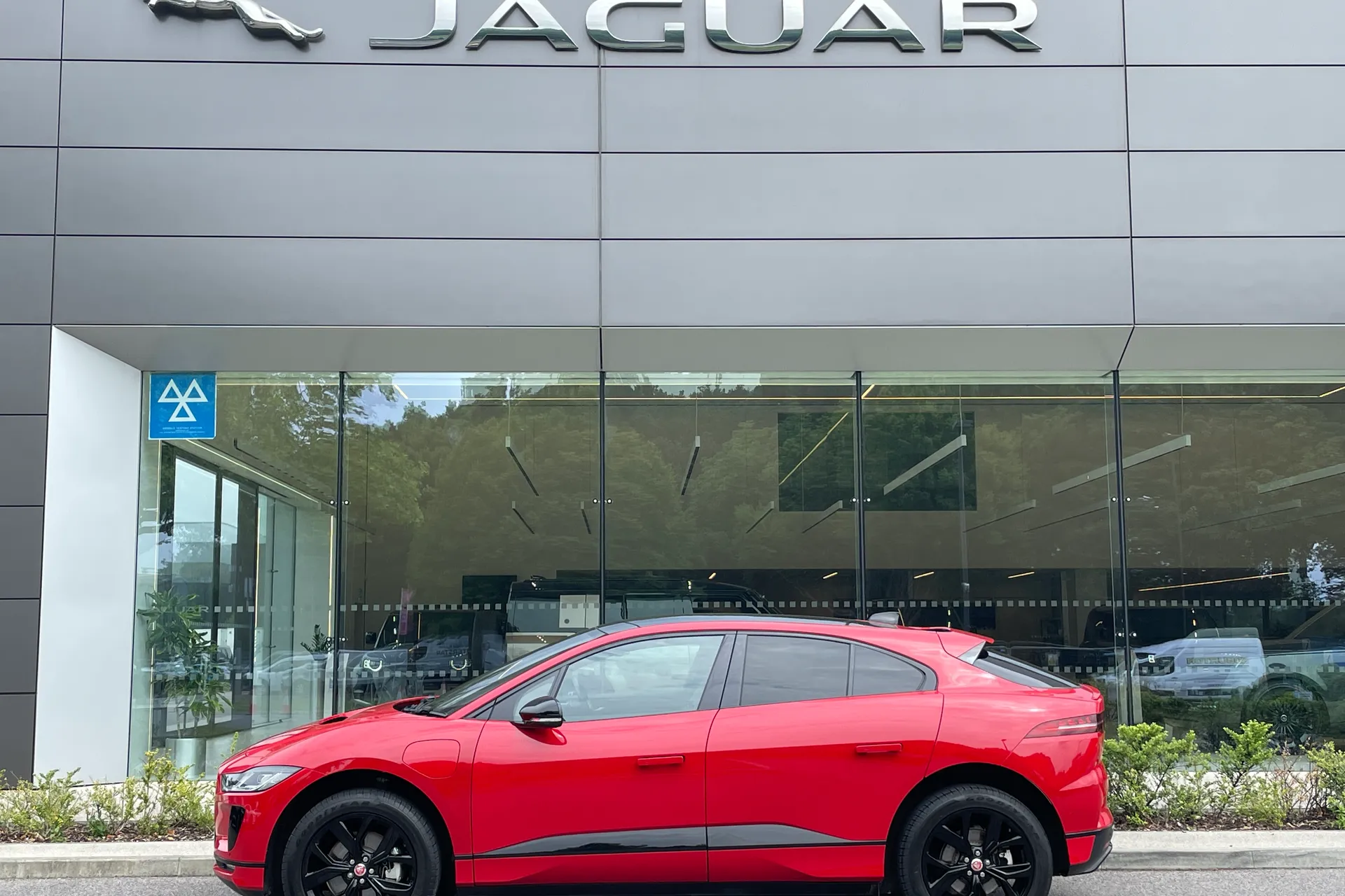 Jaguar I-PACE thumbnail image number 7