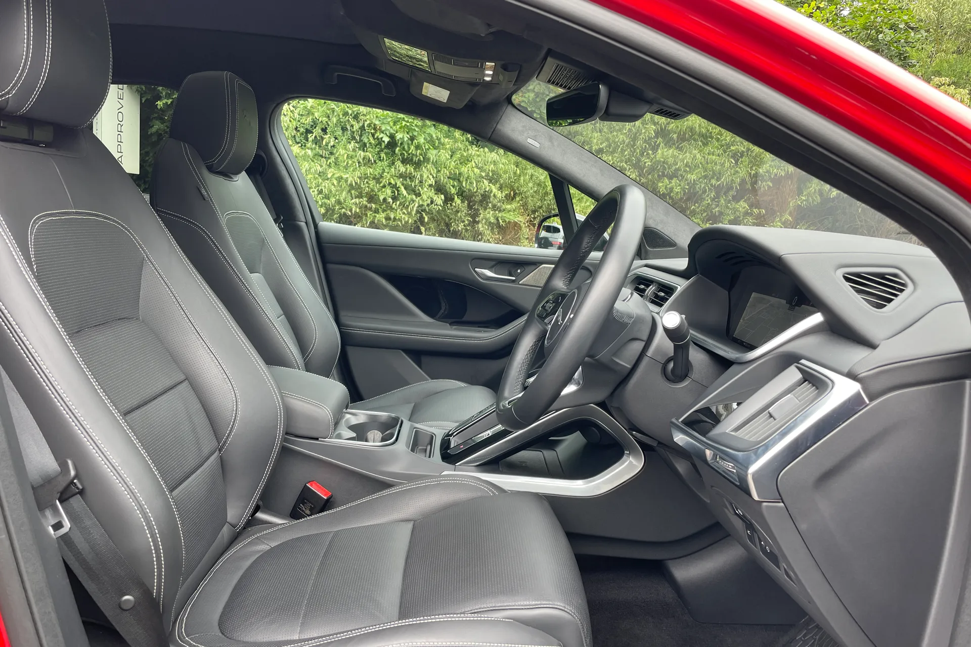 Jaguar I-PACE thumbnail image number 35