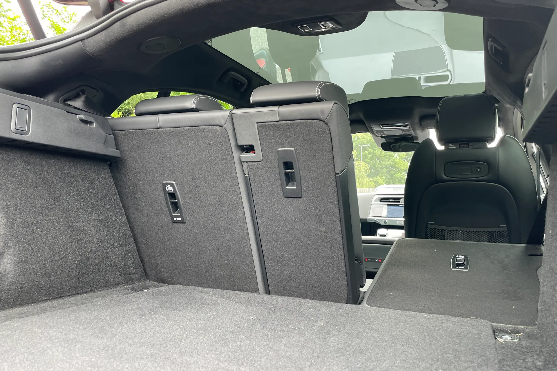 Jaguar I-PACE thumbnail image number 27