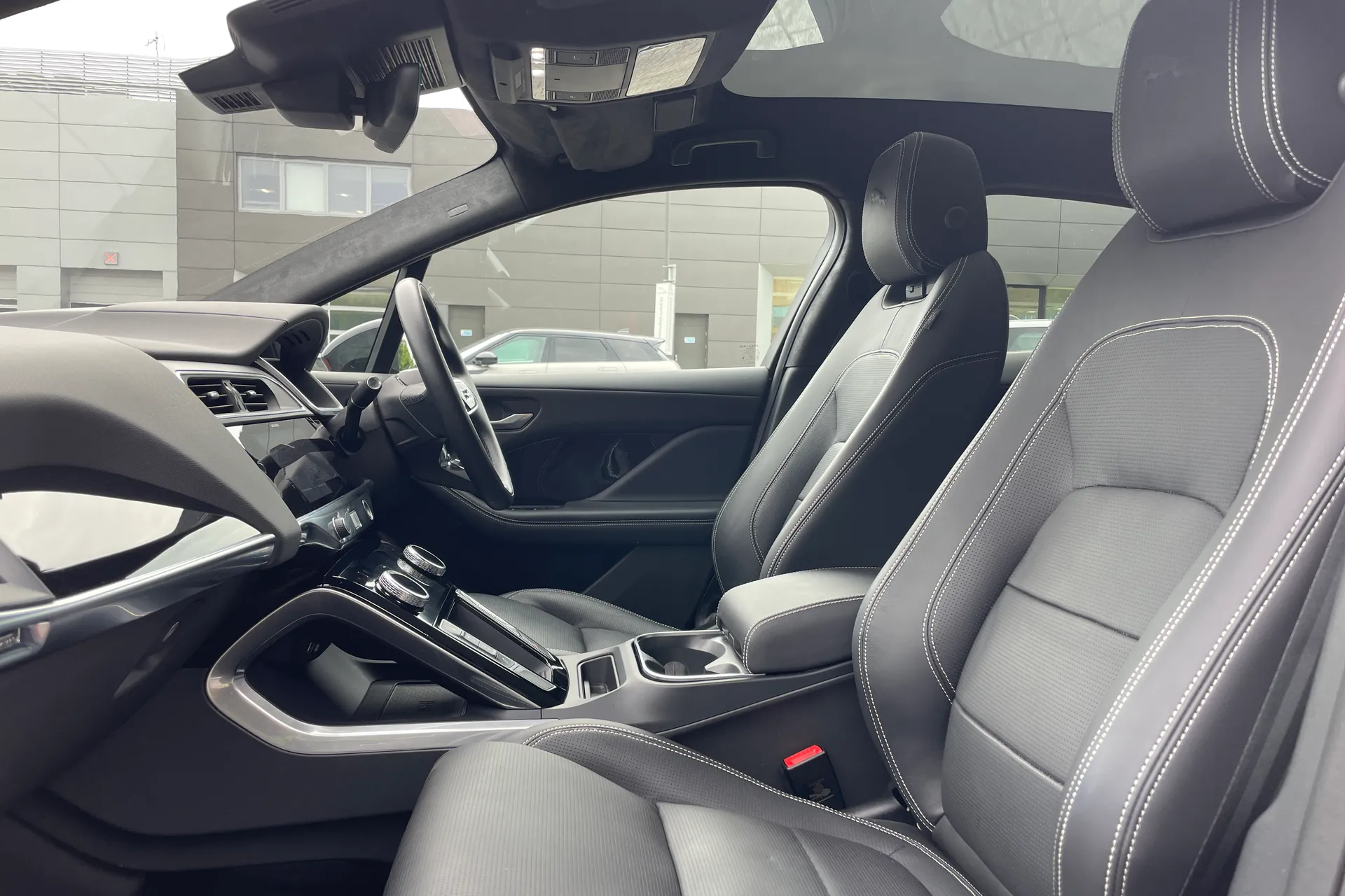 Jaguar I-PACE thumbnail image number 37