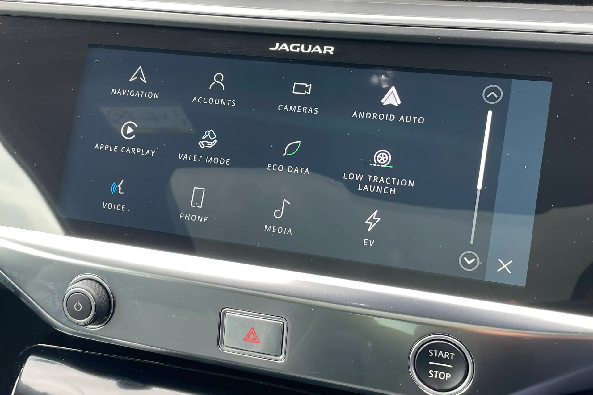 Jaguar I-PACE thumbnail image number 39