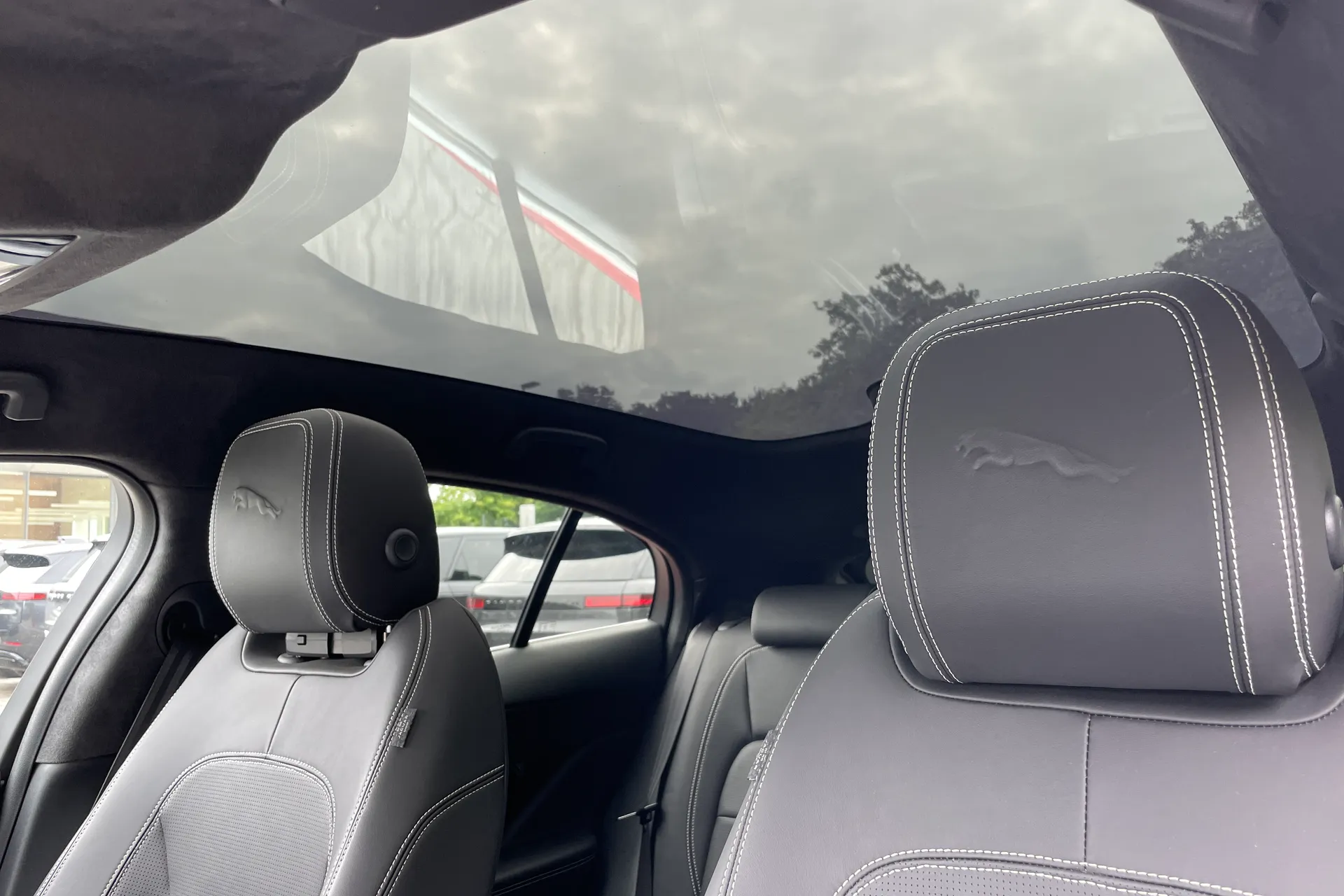 Jaguar I-PACE thumbnail image number 4