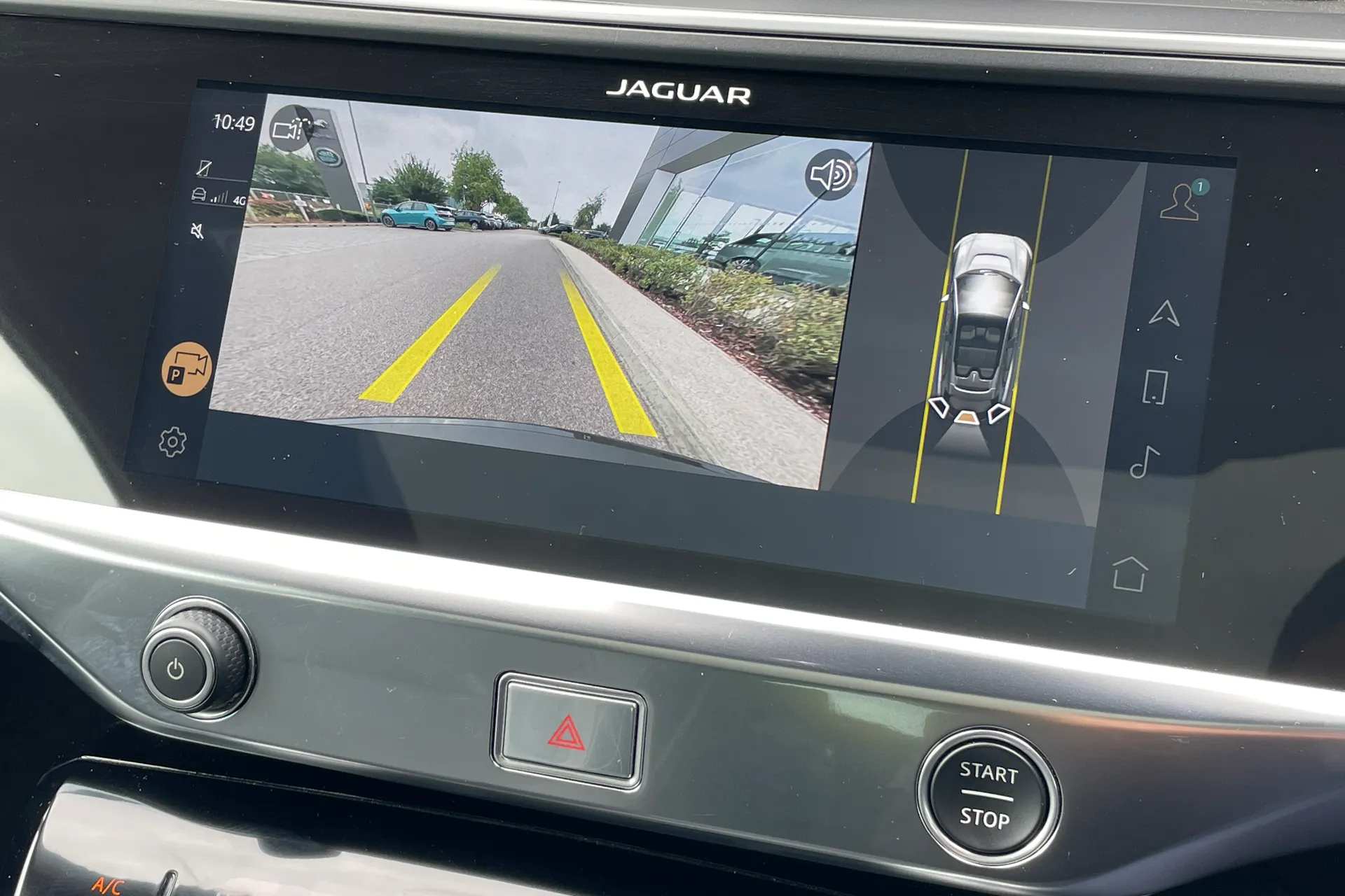 Jaguar I-PACE thumbnail image number 6
