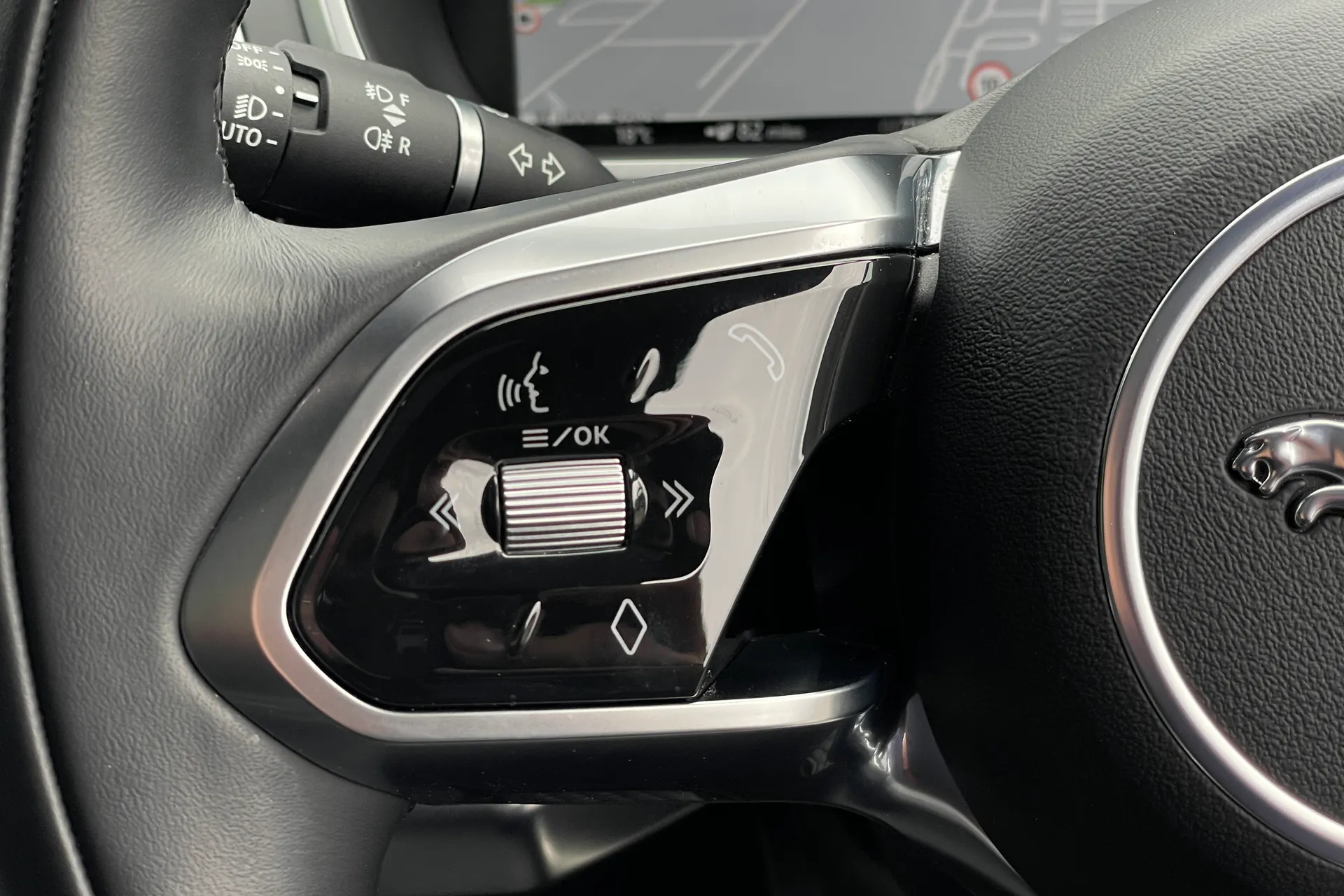 Jaguar I-PACE thumbnail image number 43
