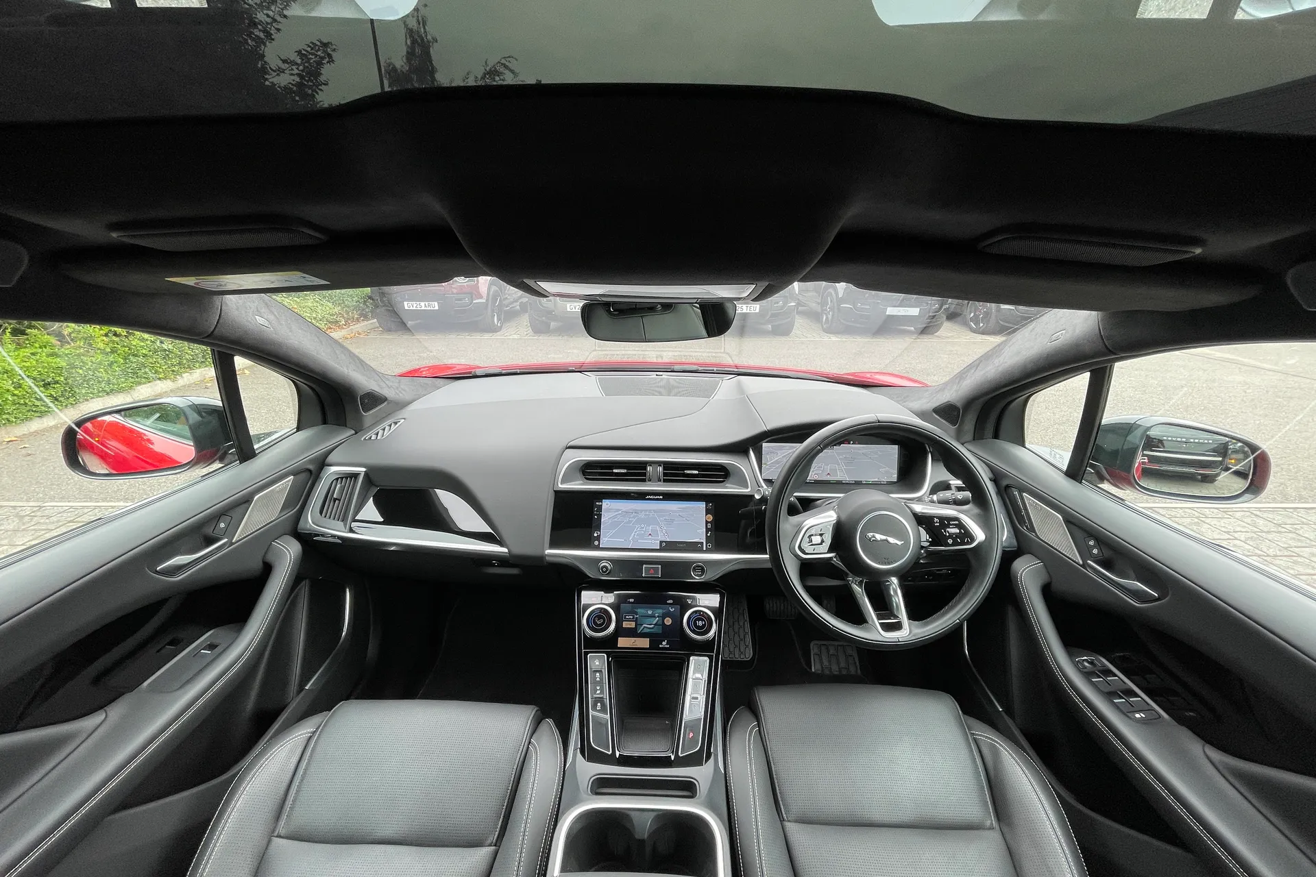 Jaguar I-PACE thumbnail image number 3