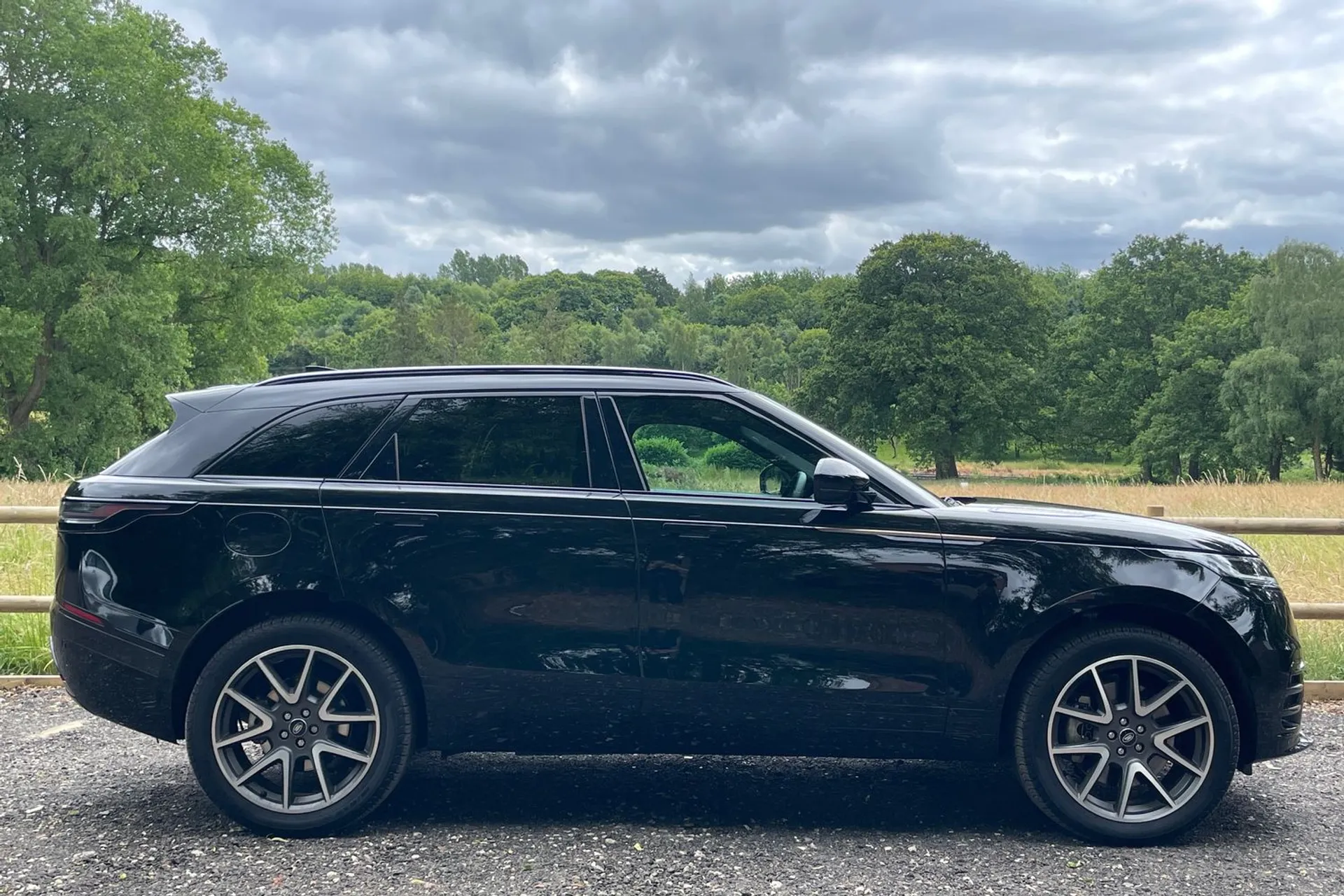 LAND ROVER RANGE ROVER VELAR thumbnail image number 2