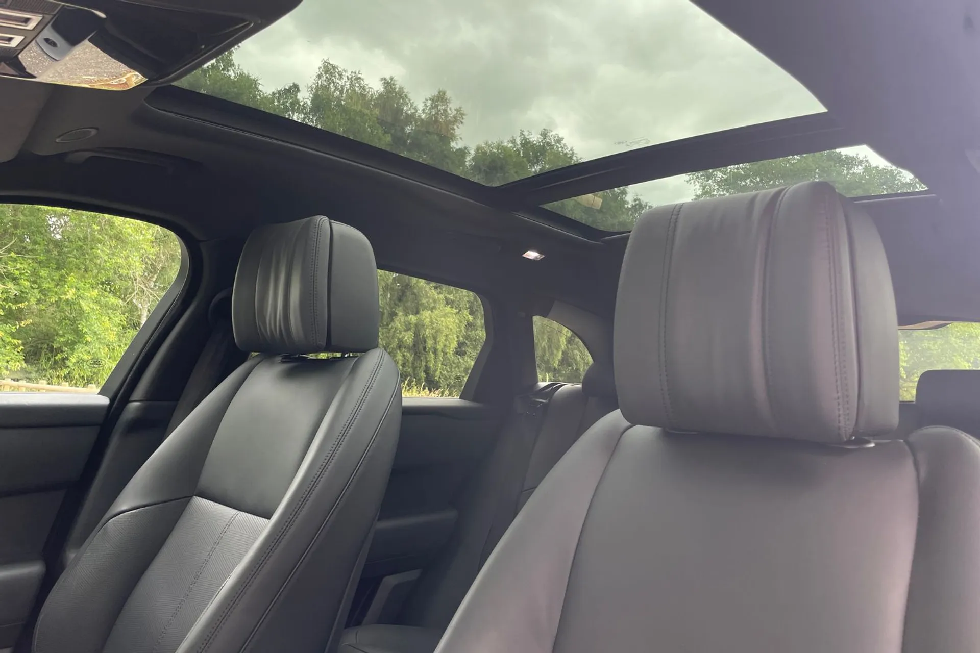 LAND ROVER RANGE ROVER VELAR thumbnail image number 32