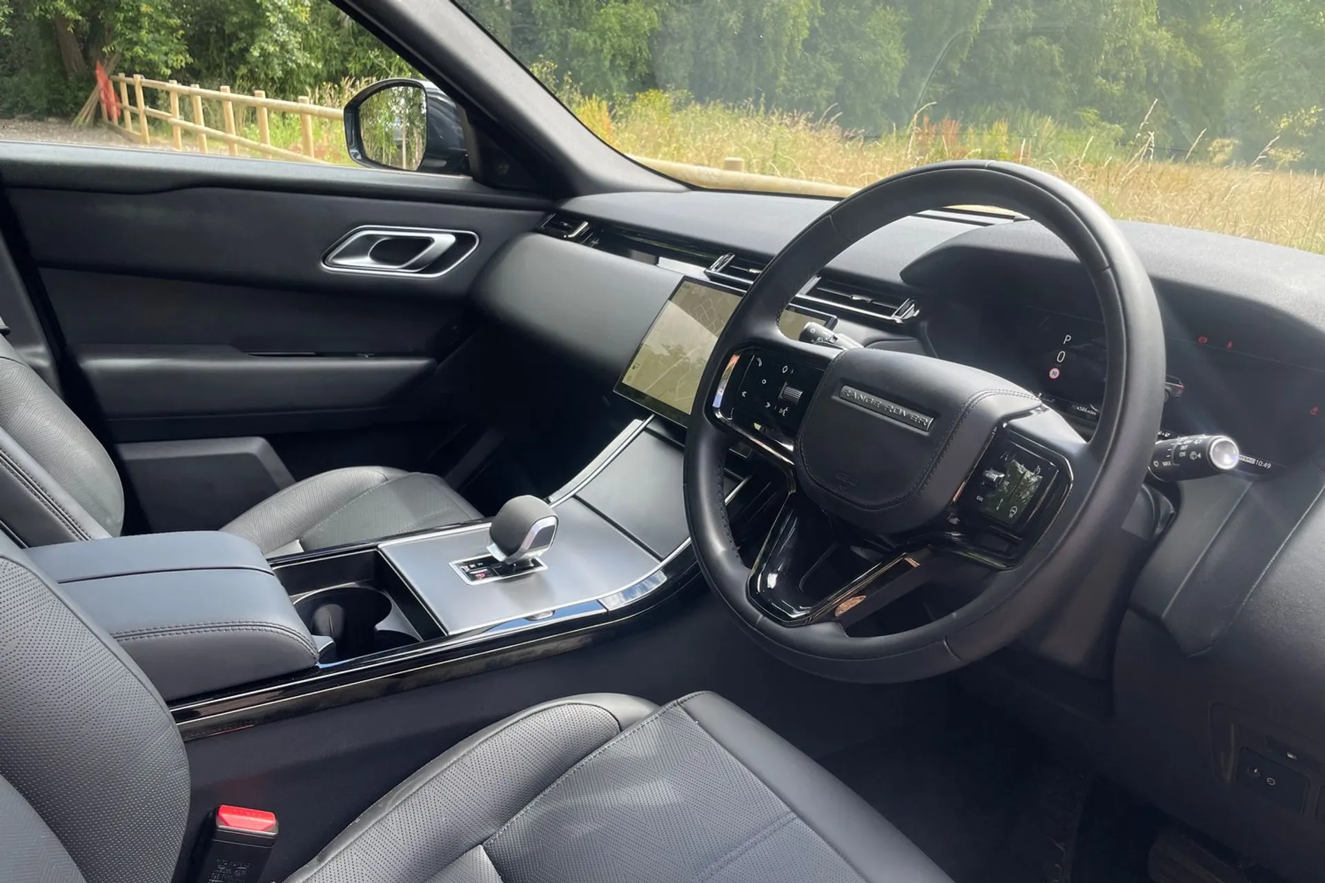 LAND ROVER RANGE ROVER VELAR thumbnail image number 17