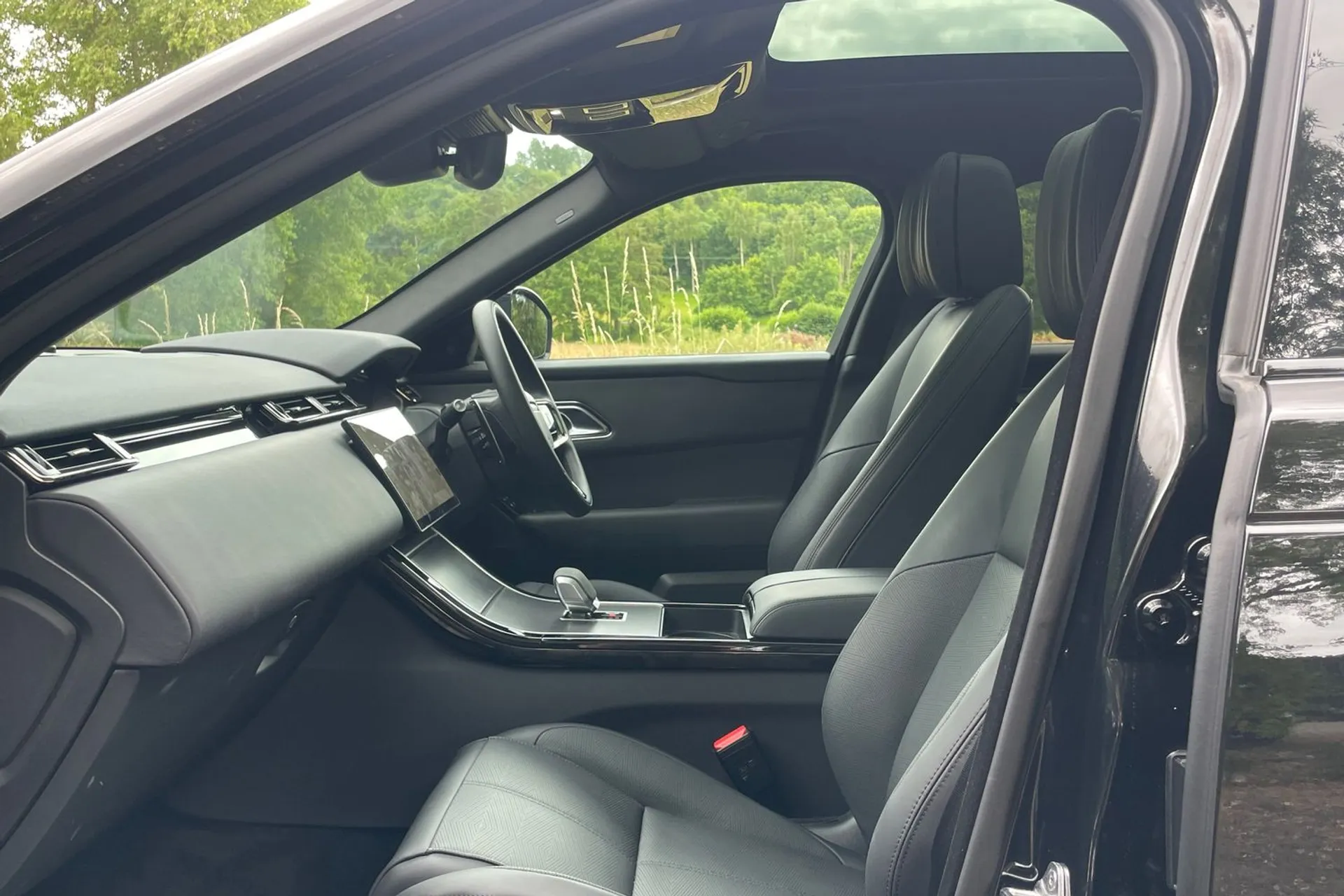 LAND ROVER RANGE ROVER VELAR thumbnail image number 31