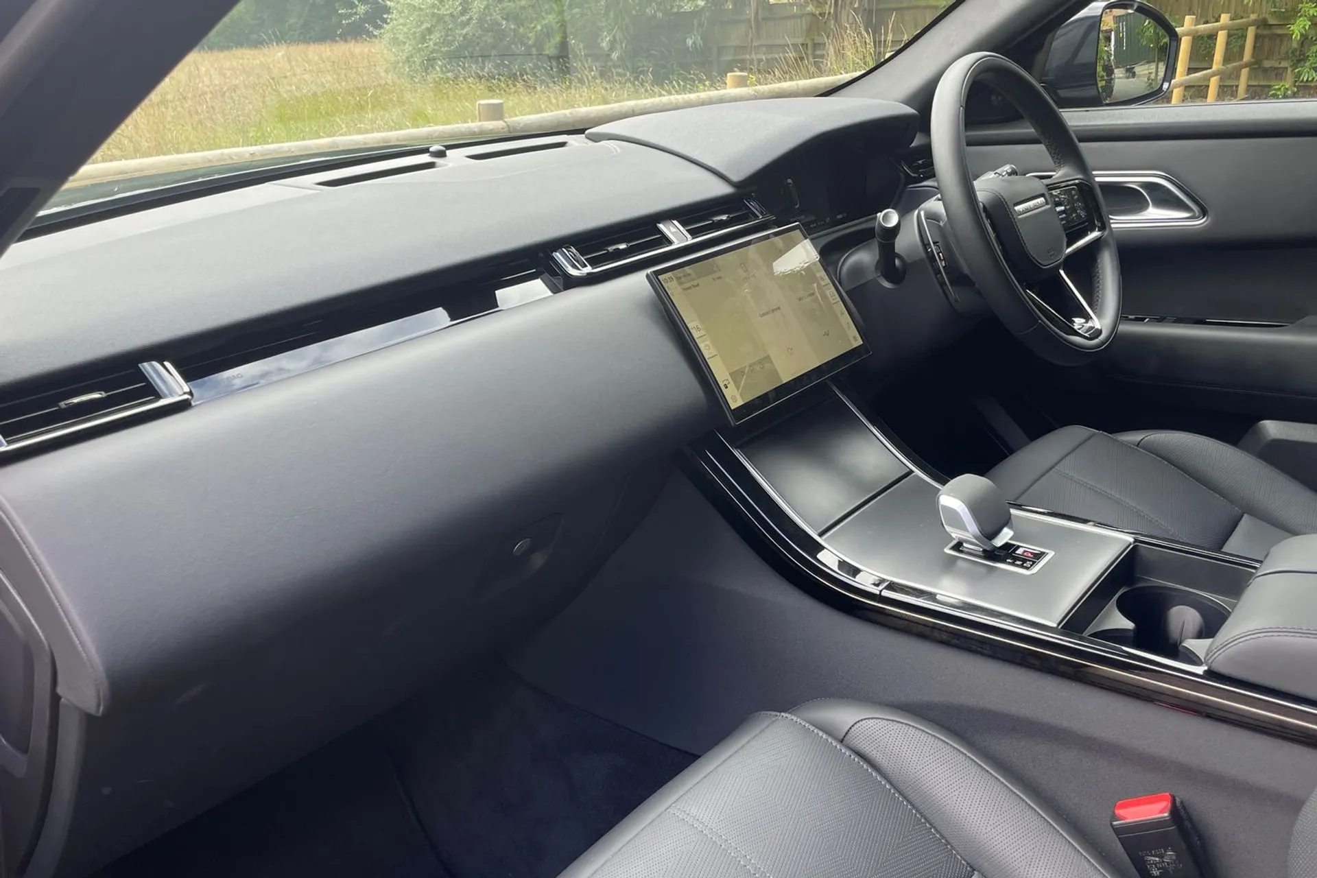 LAND ROVER RANGE ROVER VELAR thumbnail image number 30