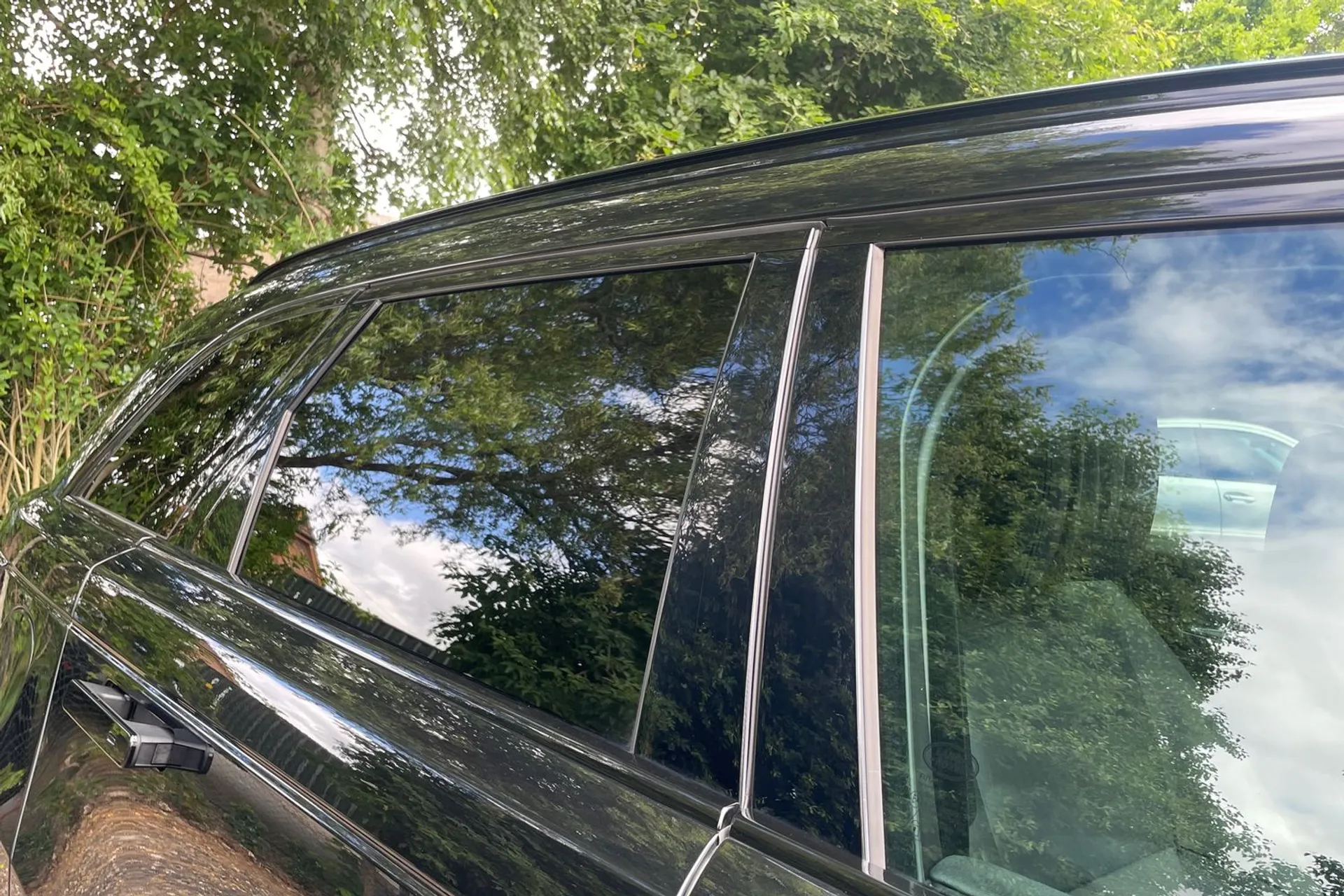 LAND ROVER RANGE ROVER VELAR thumbnail image number 21