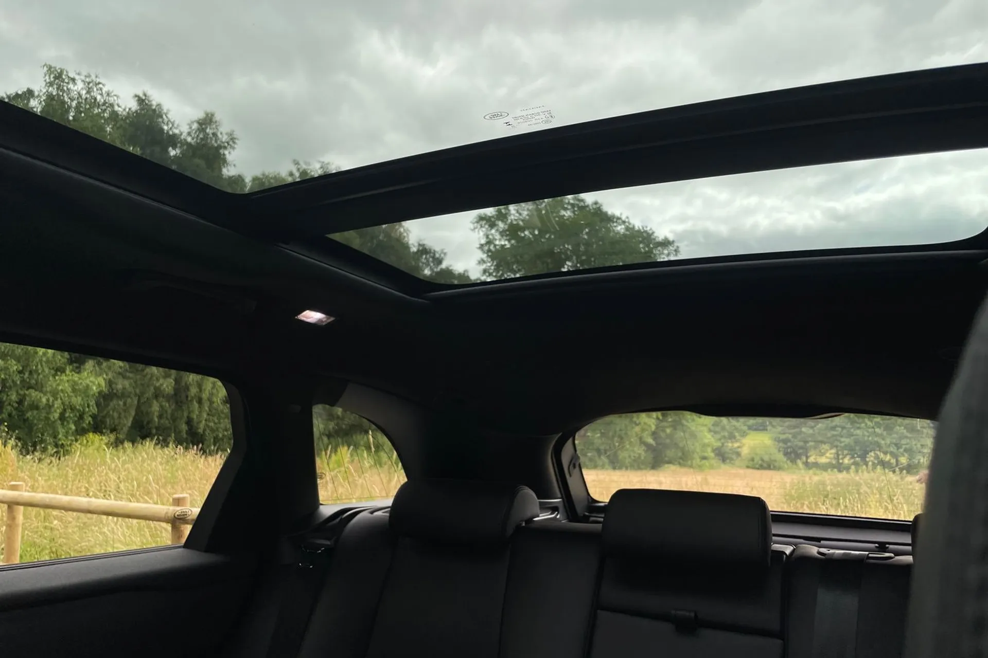 LAND ROVER RANGE ROVER VELAR thumbnail image number 6