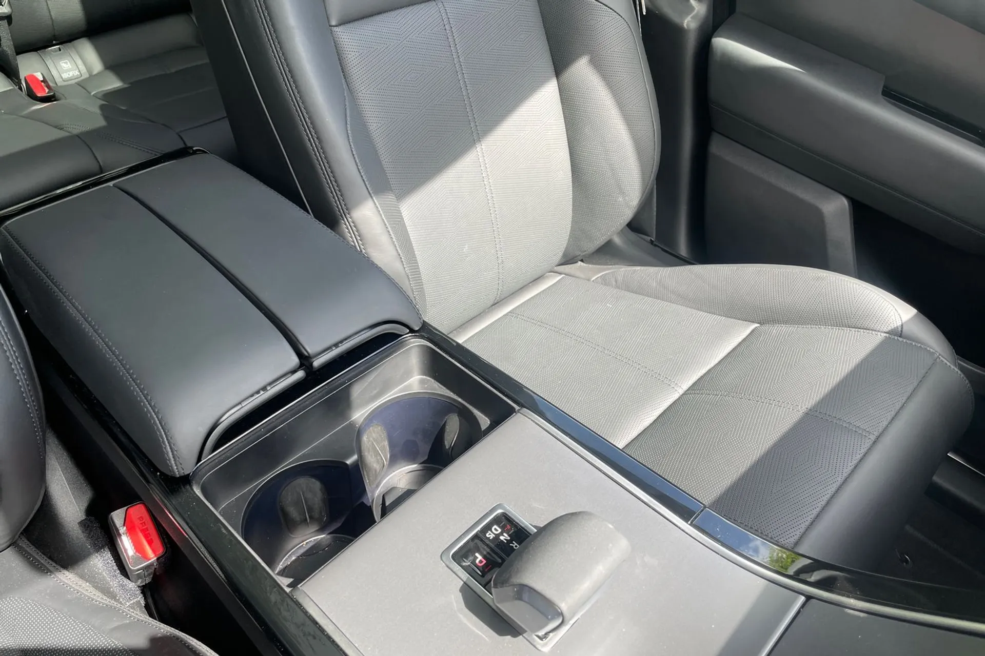 LAND ROVER RANGE ROVER VELAR thumbnail image number 44