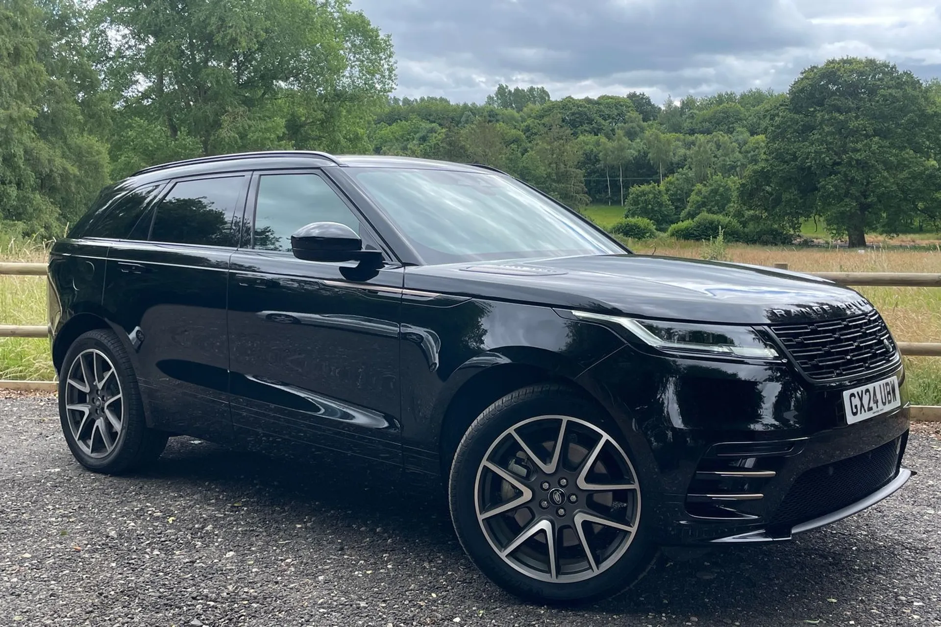 LAND ROVER RANGE ROVER VELAR focused image