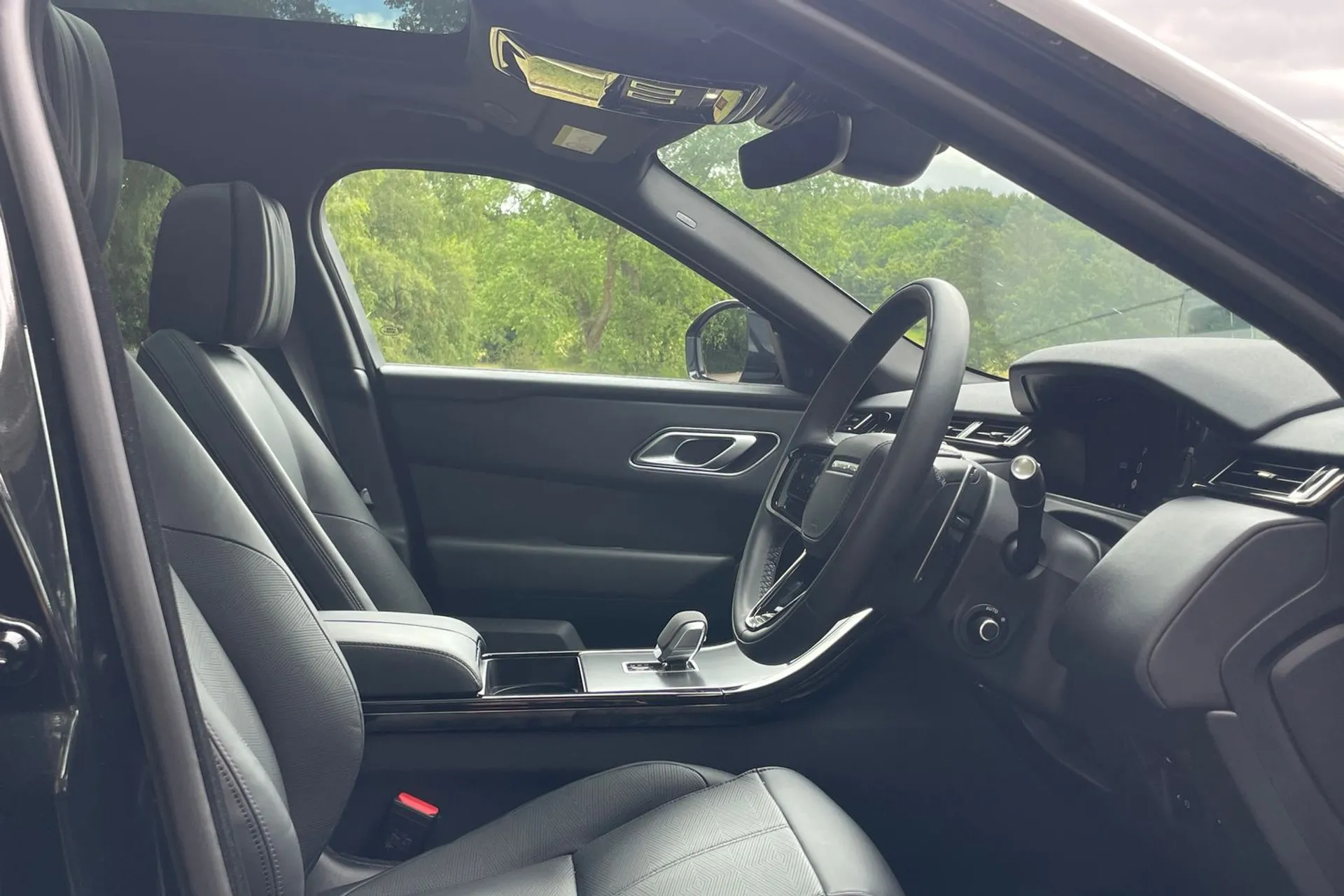 LAND ROVER RANGE ROVER VELAR thumbnail image number 18