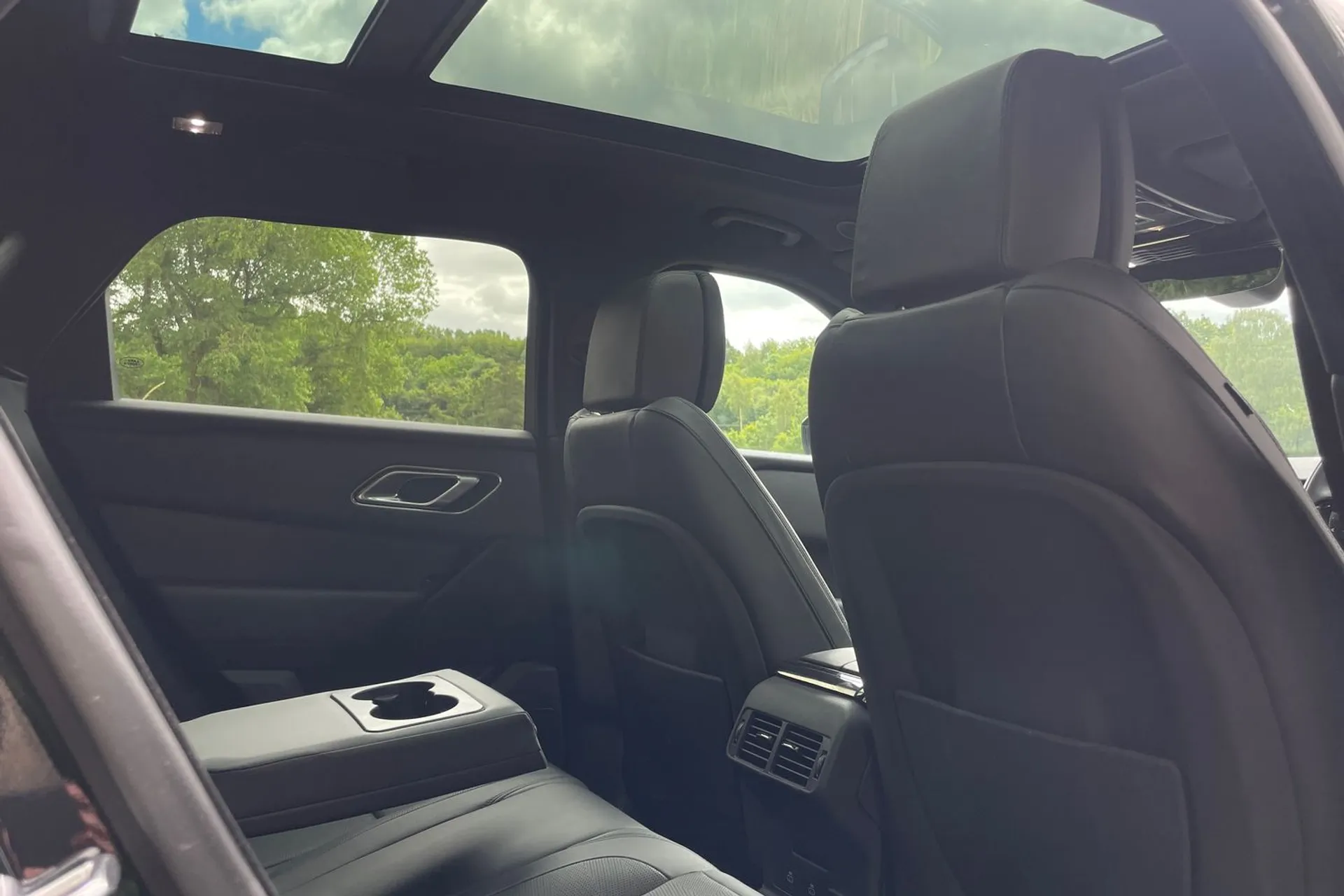 LAND ROVER RANGE ROVER VELAR thumbnail image number 28