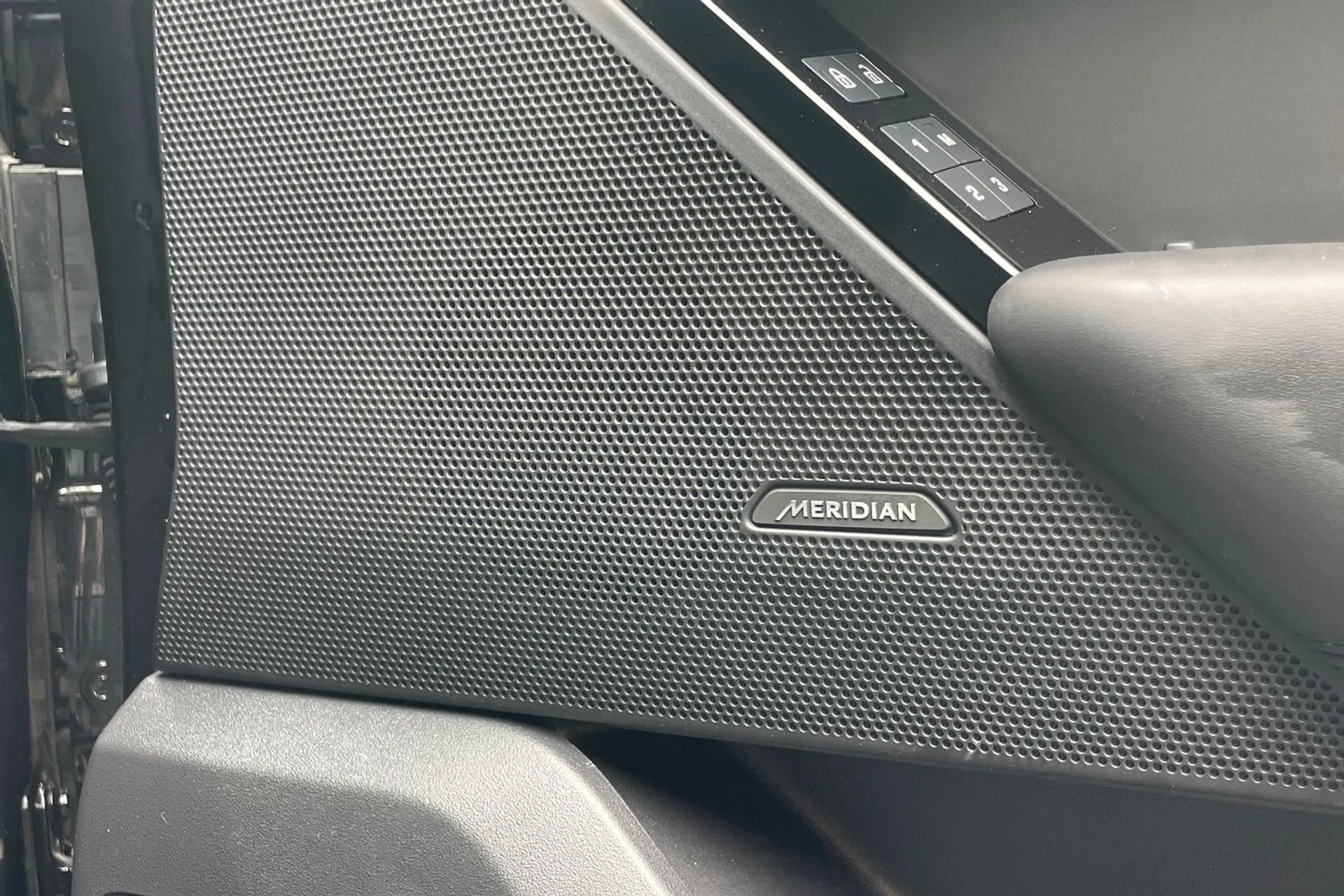 LAND ROVER RANGE ROVER VELAR thumbnail image number 11