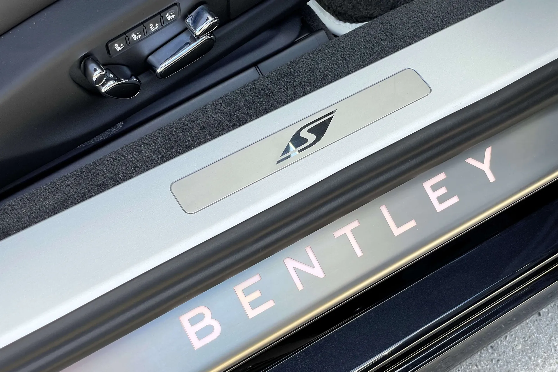 Bentley Continental thumbnail image number 22