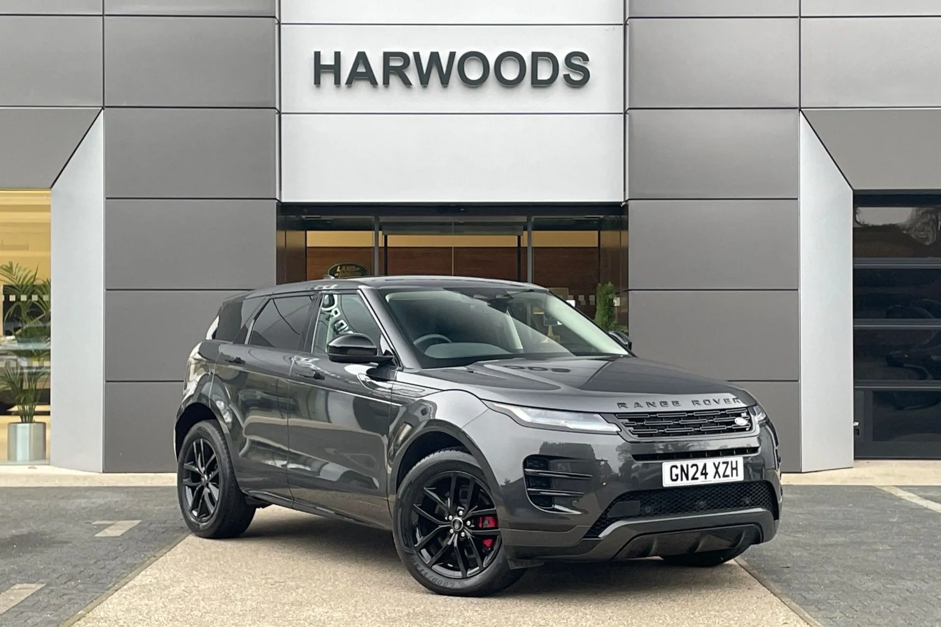 LAND ROVER RANGE ROVER EVOQUE focused image