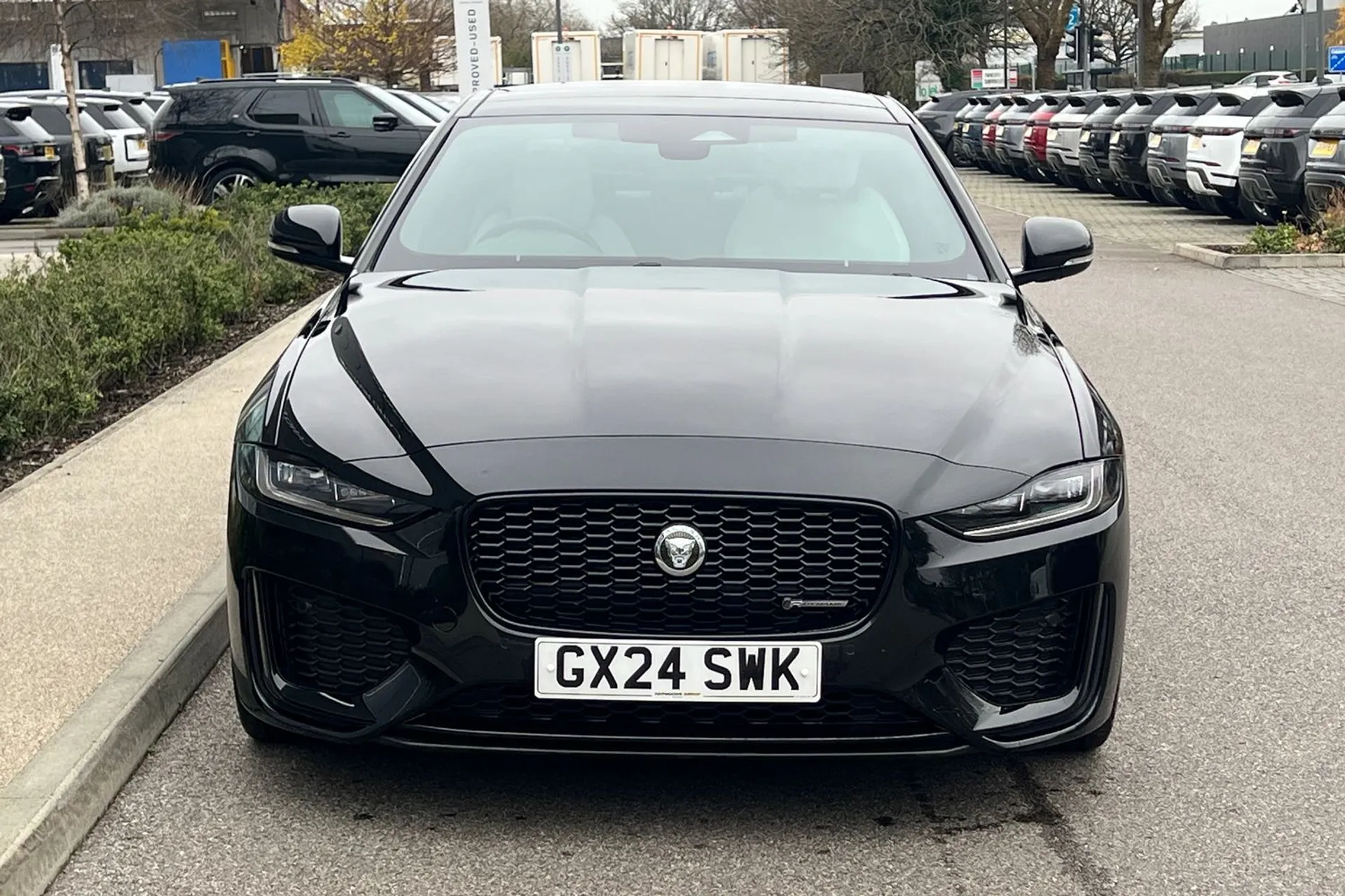 Jaguar XE thumbnail image number 13