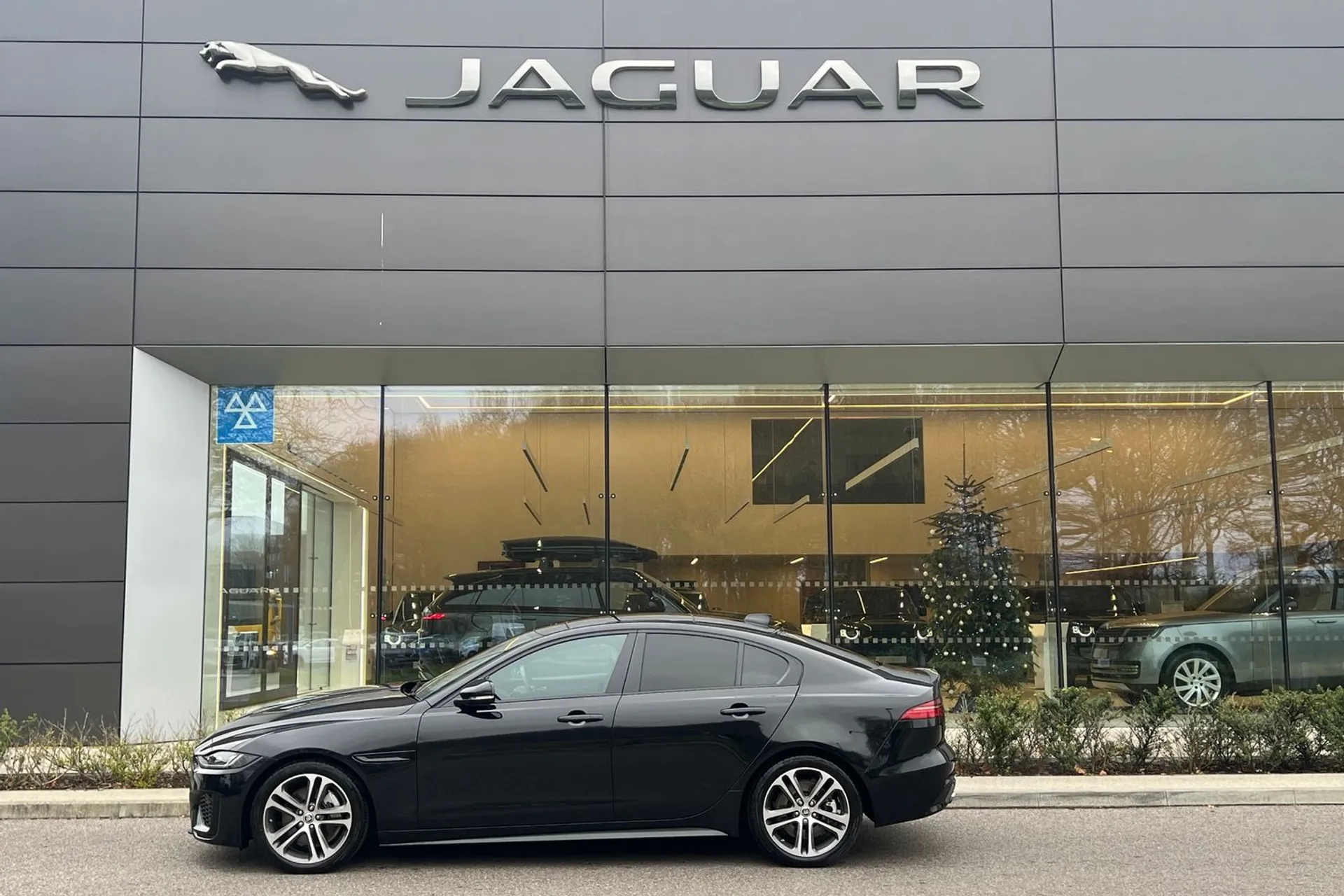 Jaguar XE thumbnail image number 8