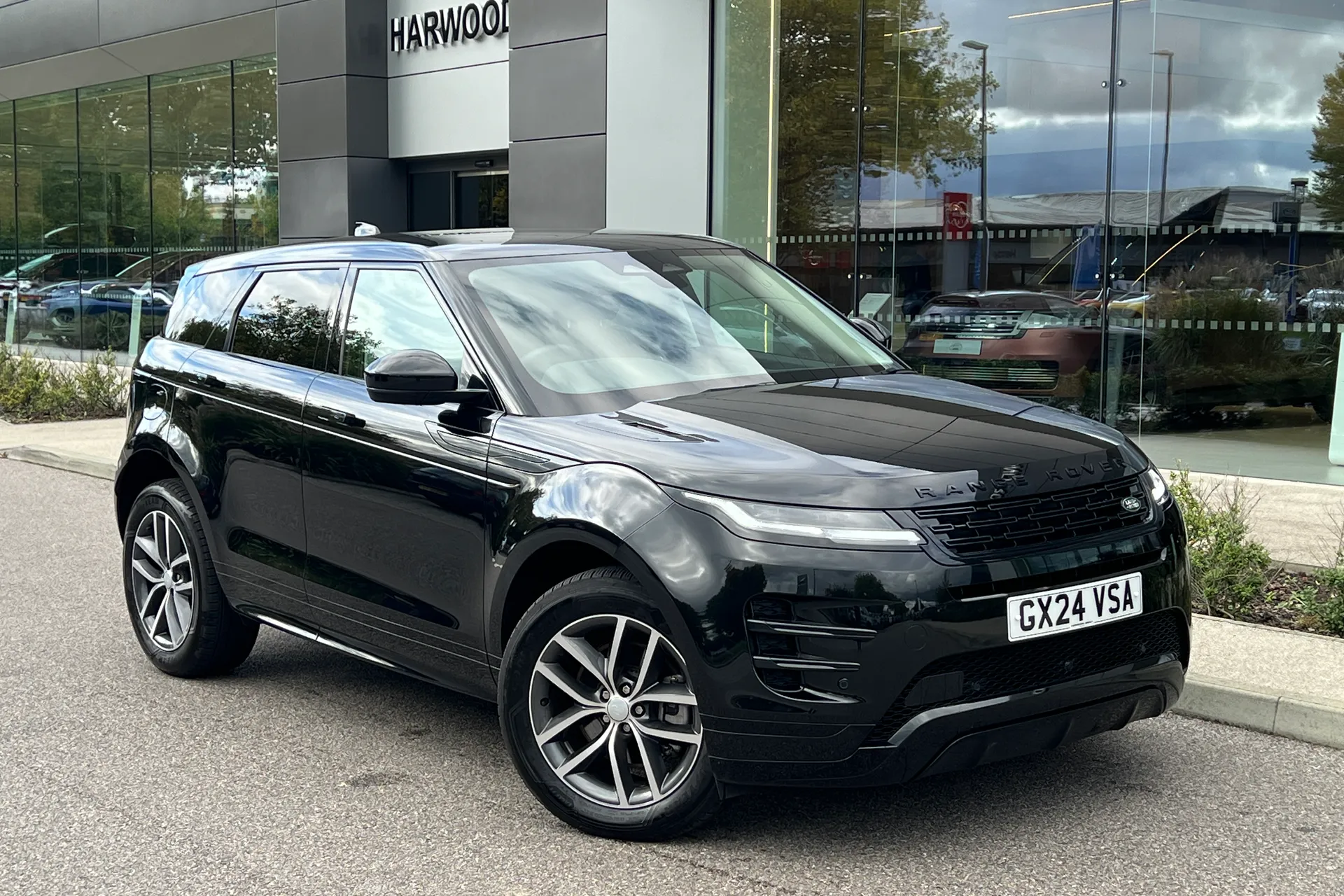 LAND ROVER RANGE ROVER EVOQUE focused image