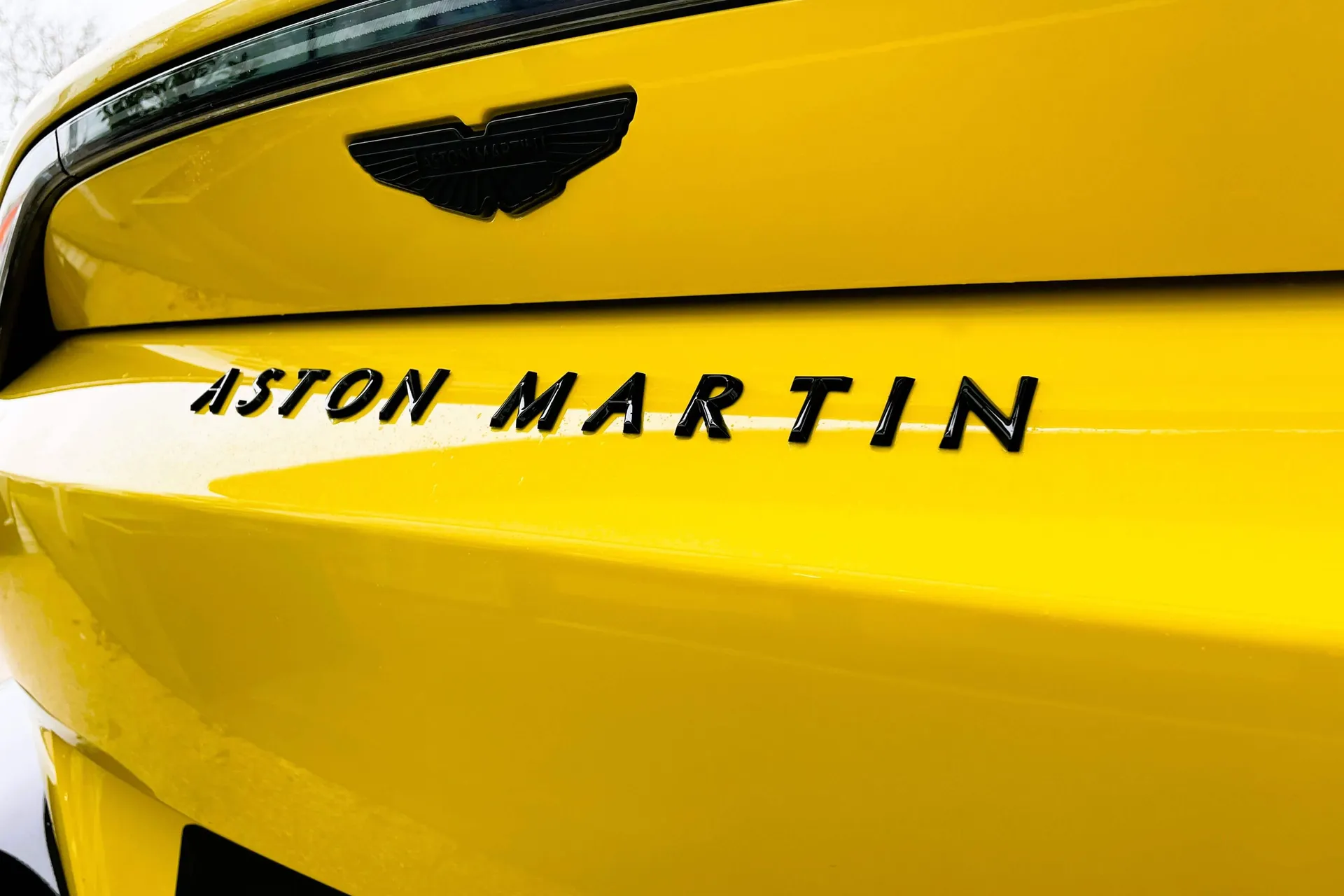 Aston Martin Vantage thumbnail image number 56
