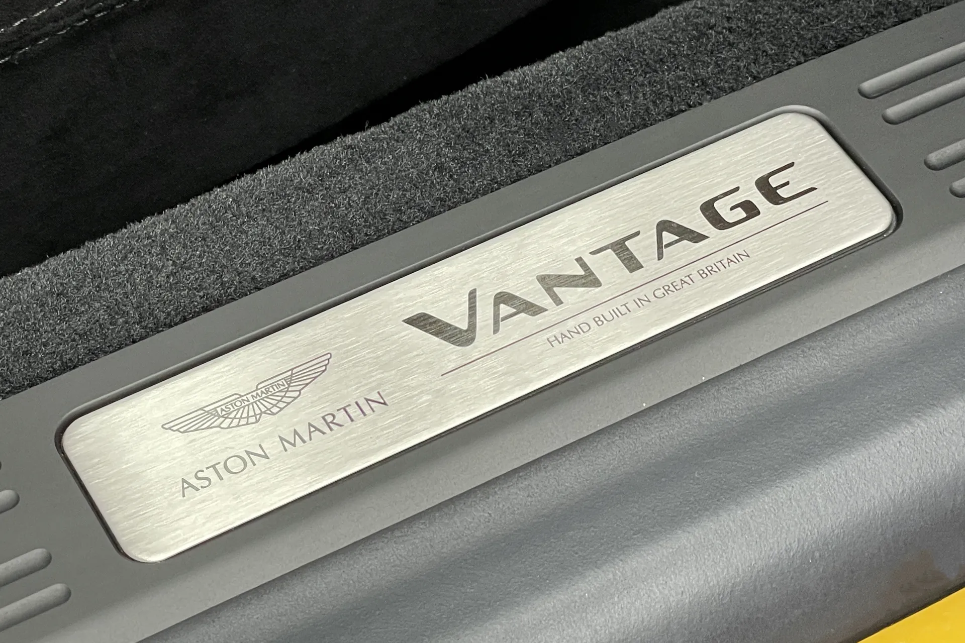 Aston Martin Vantage thumbnail image number 7