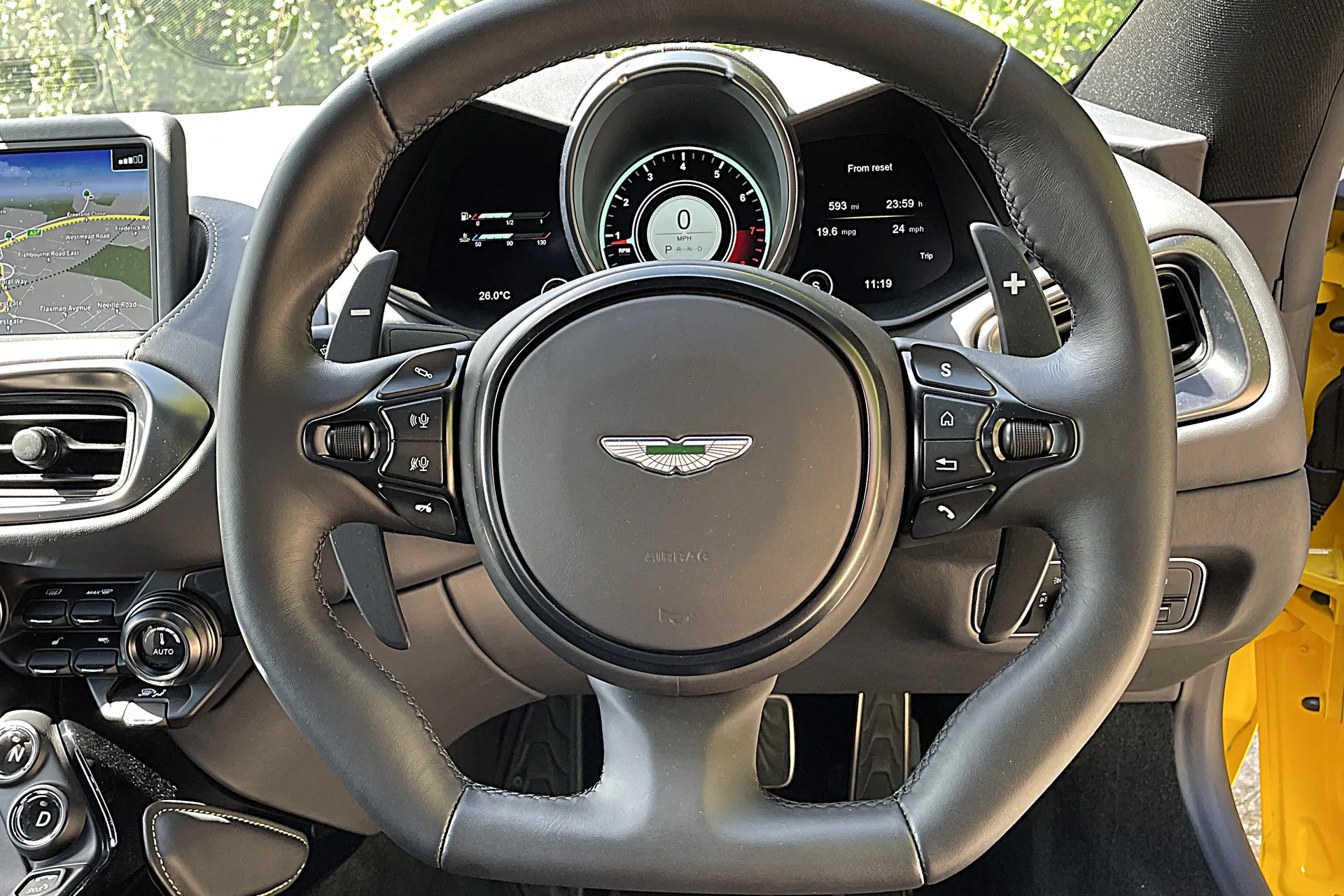 Aston Martin Vantage thumbnail image number 29
