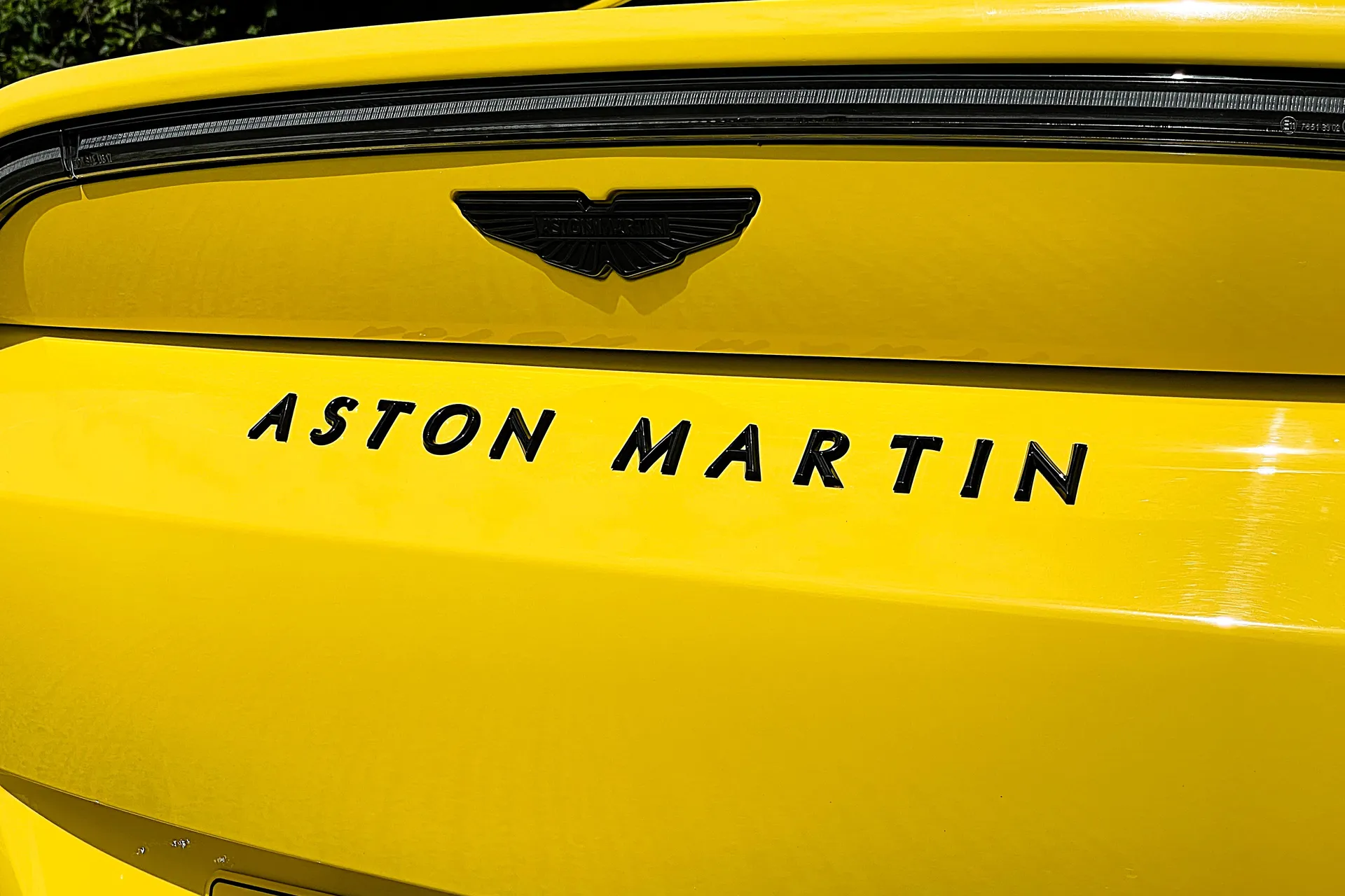 Aston Martin Vantage thumbnail image number 57