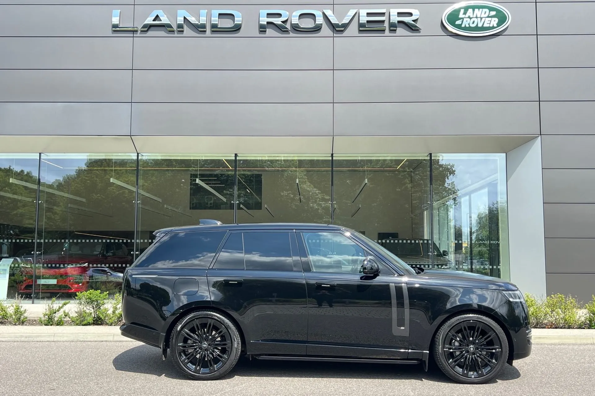 LAND ROVER RANGE ROVER thumbnail image number 2