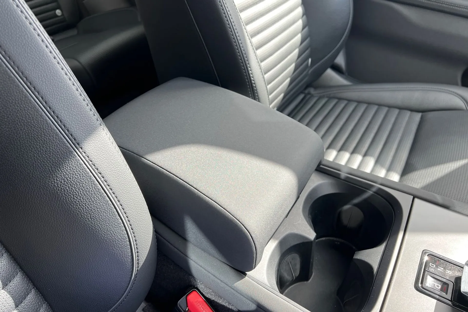 LAND ROVER DISCOVERY SPORT thumbnail image number 38