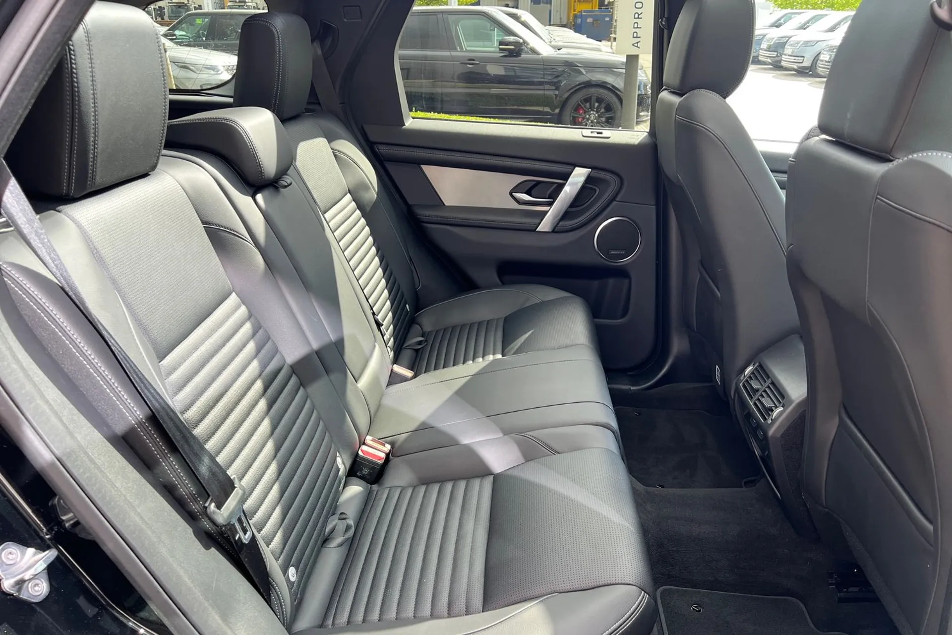 LAND ROVER DISCOVERY SPORT thumbnail image number 30