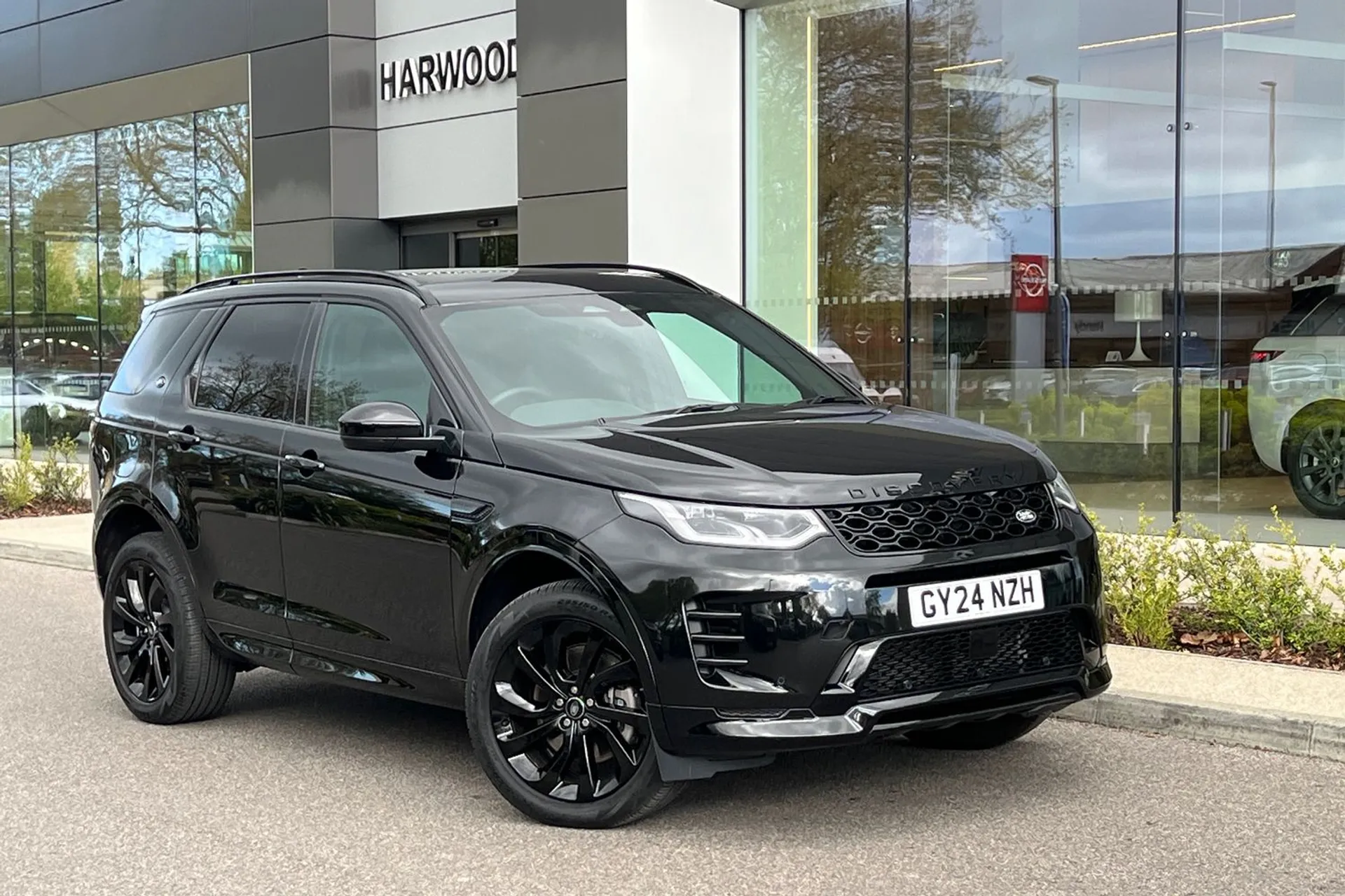 LAND ROVER DISCOVERY SPORT focused image