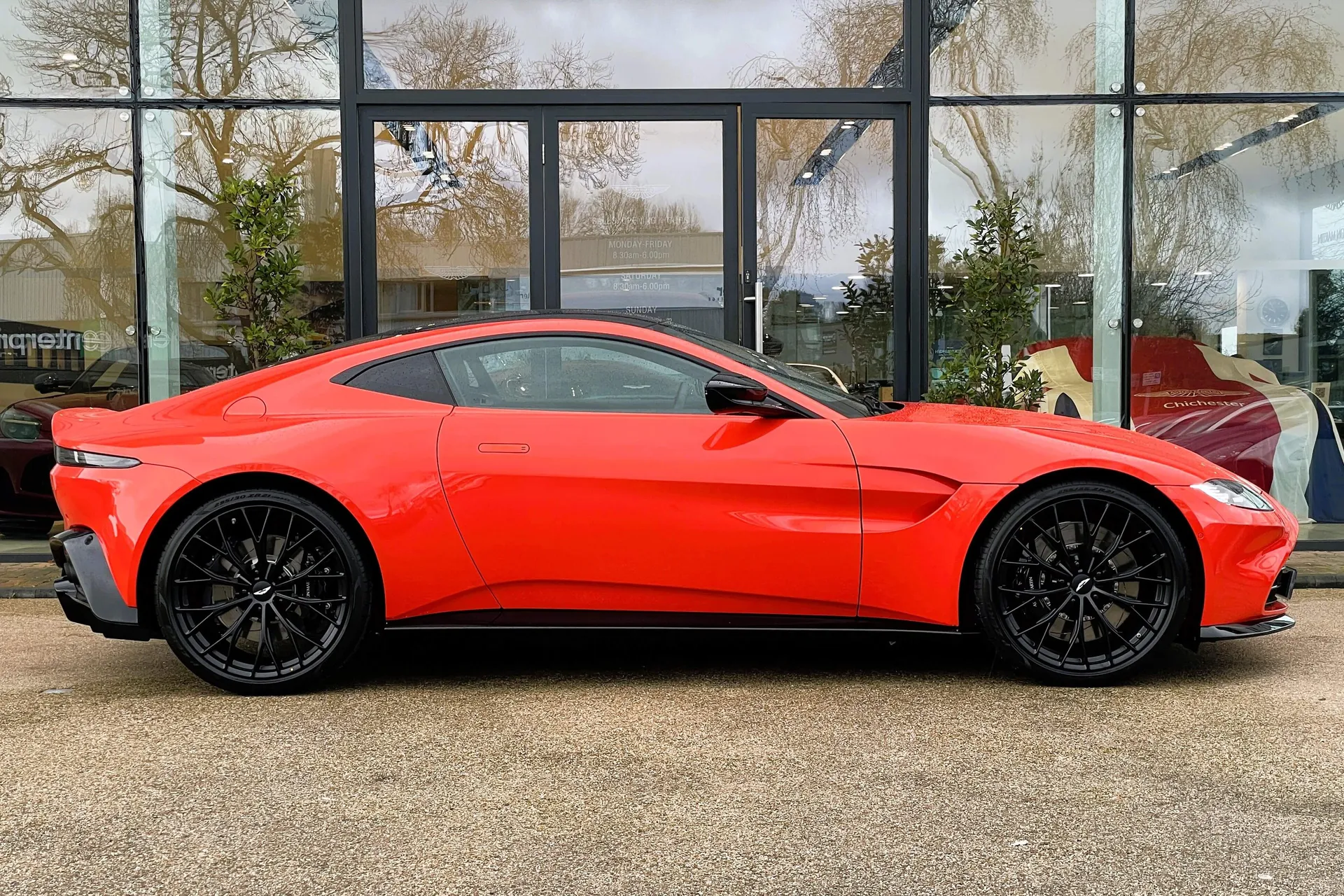 Aston Martin Vantage thumbnail image number 2