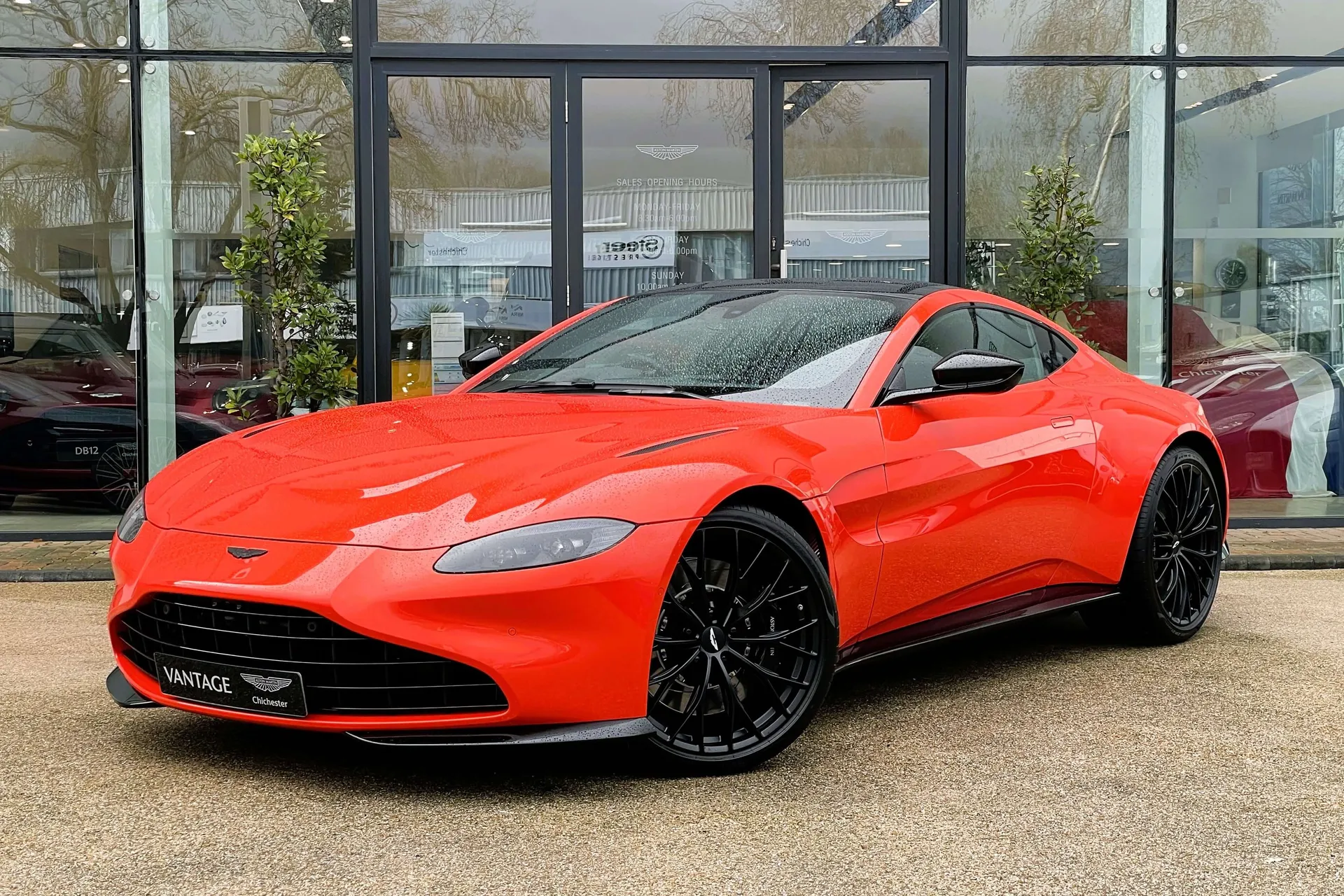 Aston Martin Vantage thumbnail image number 4