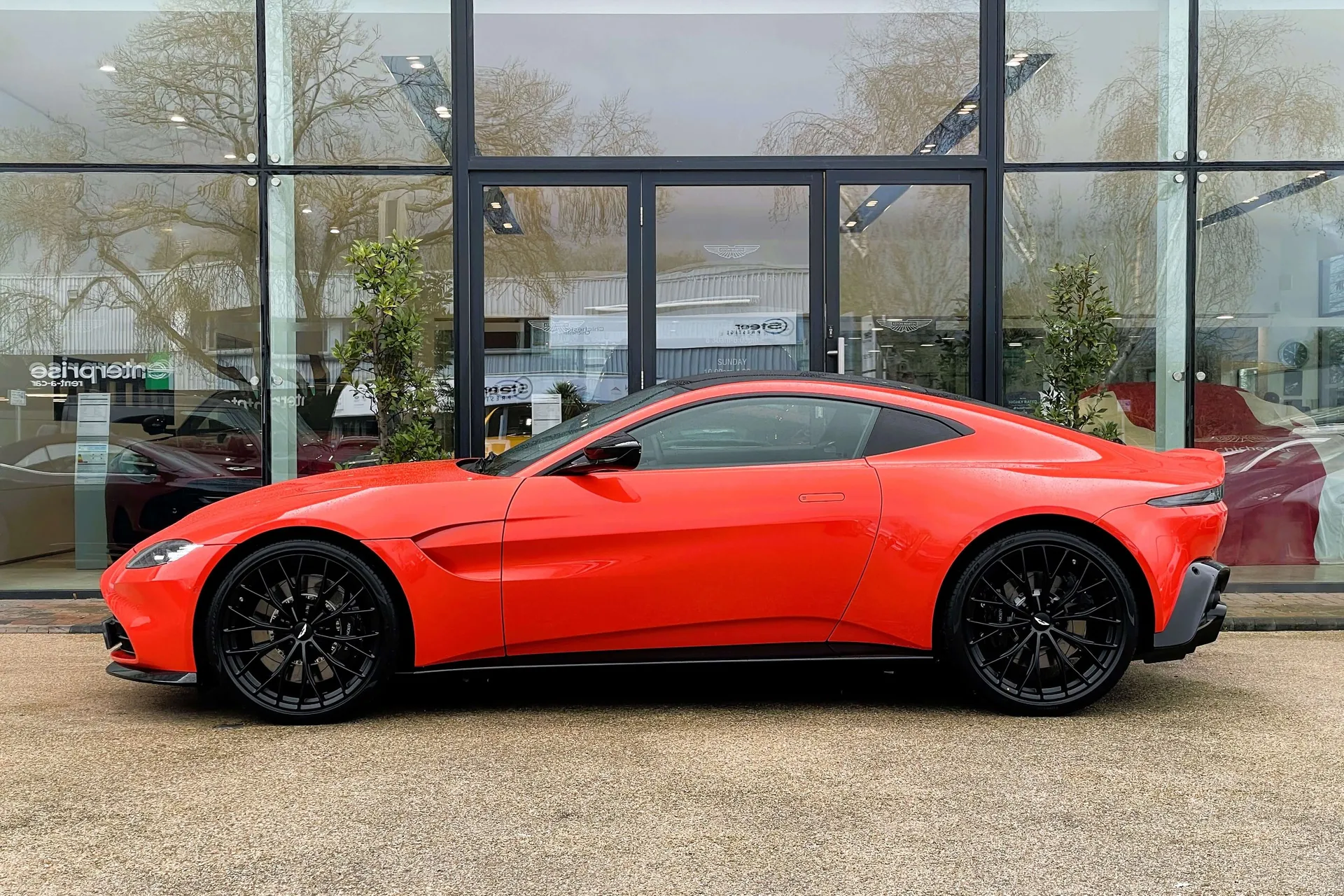 Aston Martin Vantage thumbnail image number 9