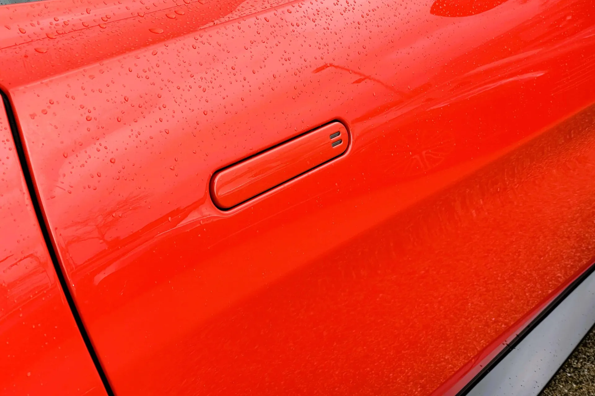 Aston Martin Vantage thumbnail image number 13