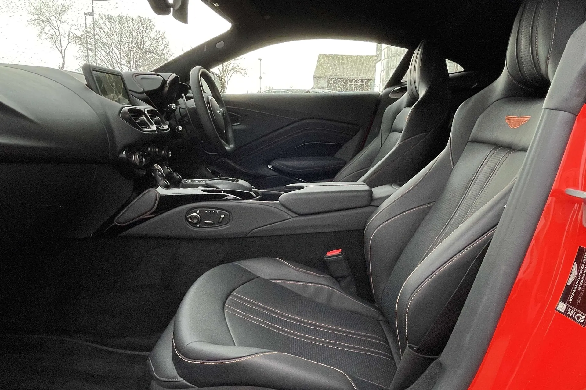 Aston Martin Vantage thumbnail image number 23