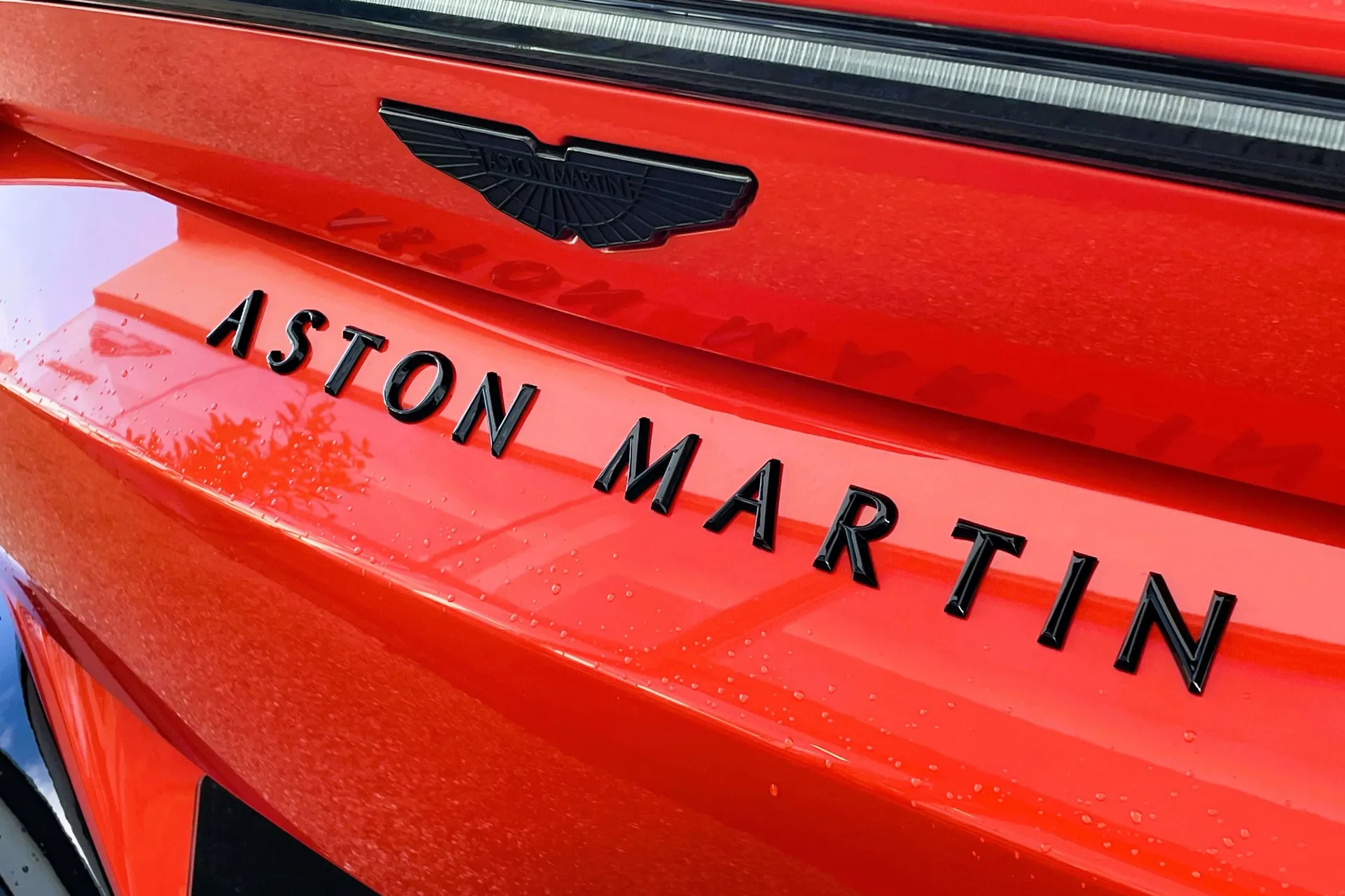 Aston Martin Vantage thumbnail image number 47