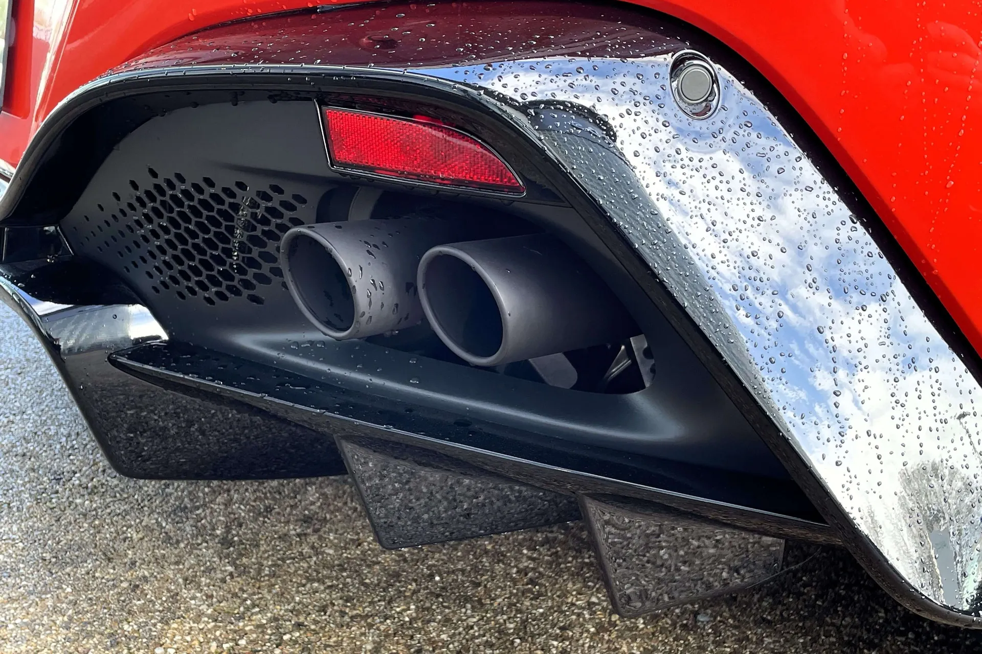Aston Martin Vantage thumbnail image number 46