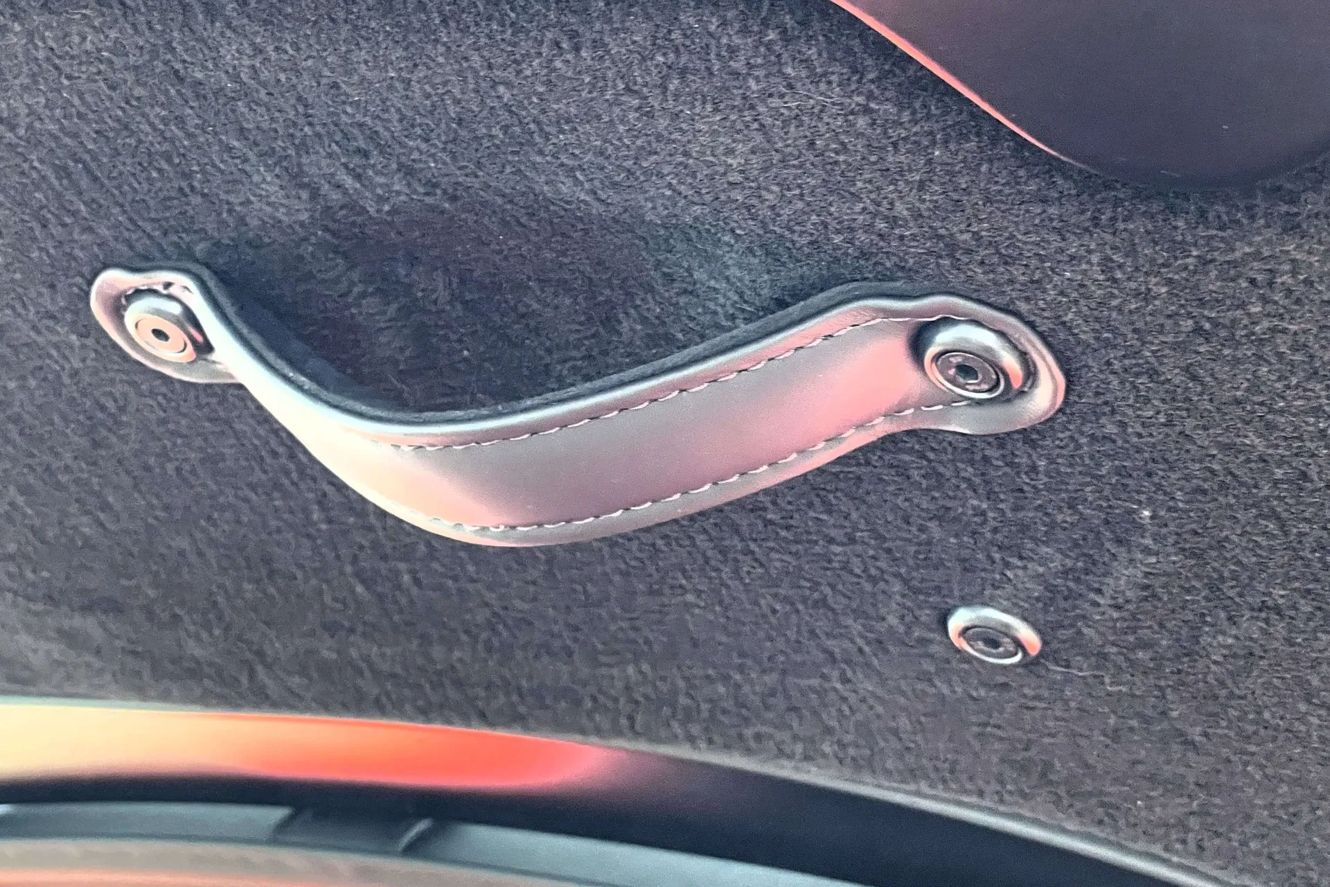 Aston Martin Vantage thumbnail image number 18