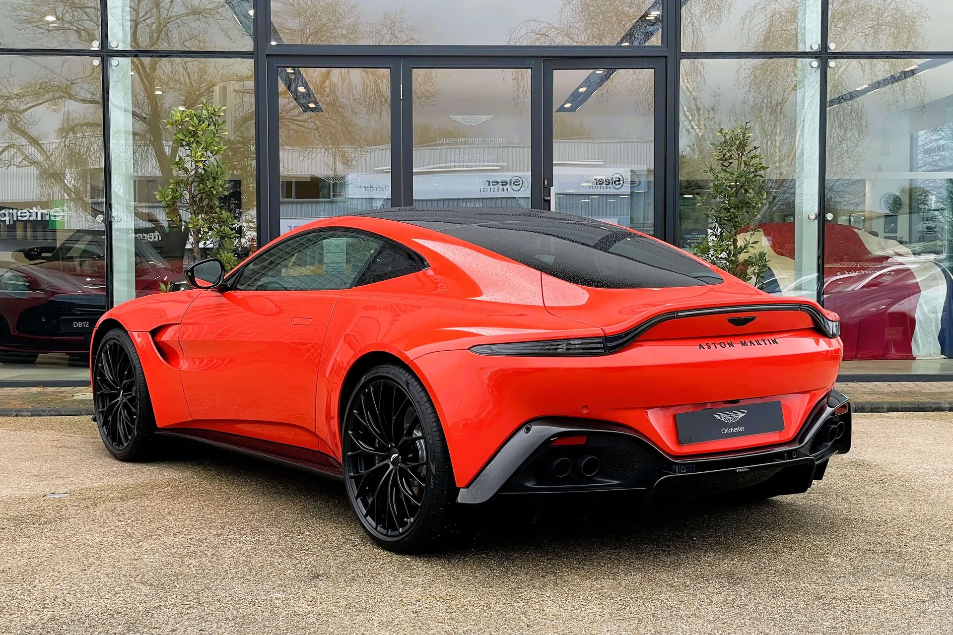 Aston Martin Vantage thumbnail image number 8