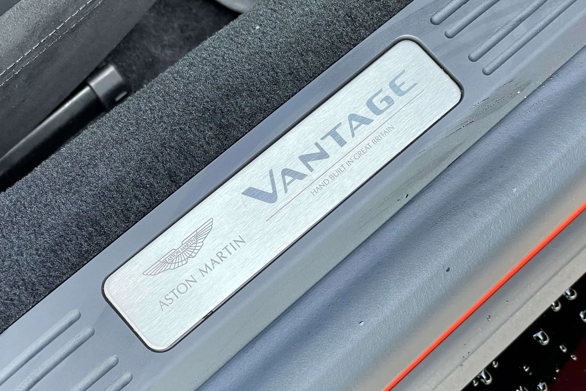 Aston Martin Vantage thumbnail image number 42