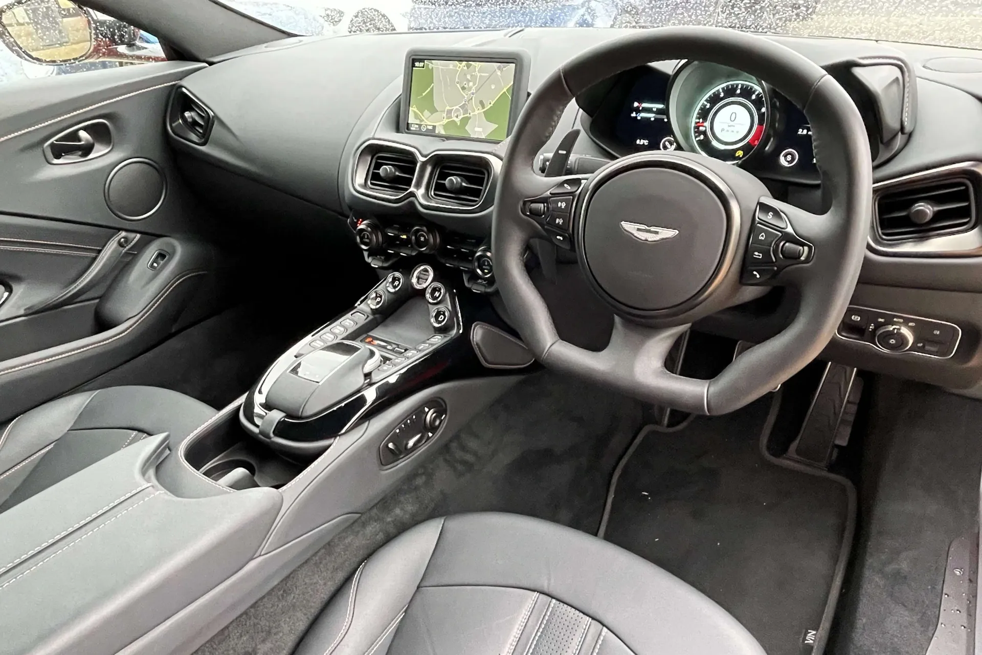 Aston Martin Vantage thumbnail image number 3