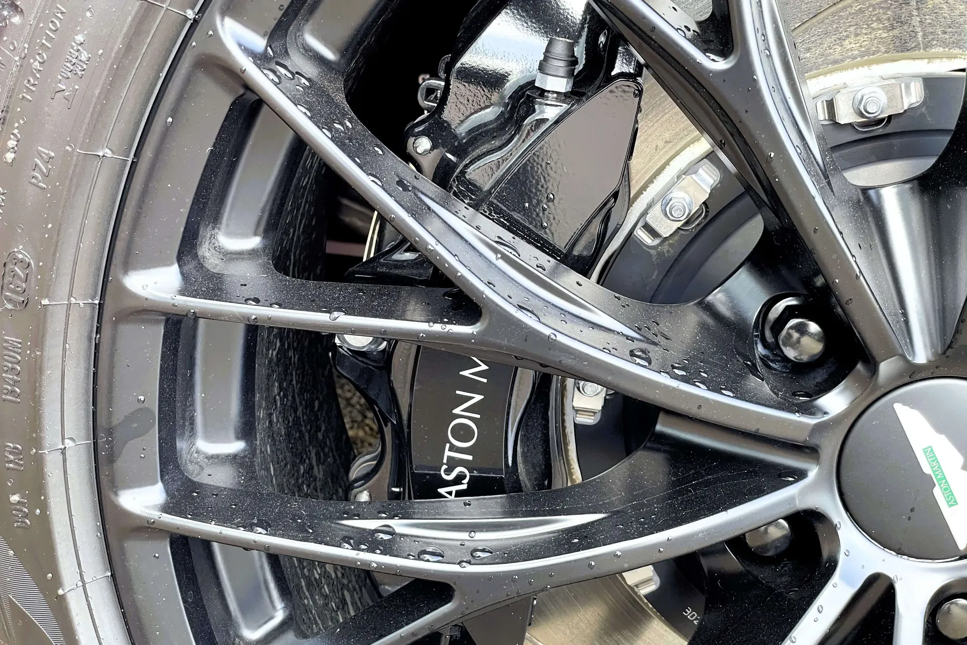 Aston Martin Vantage thumbnail image number 5